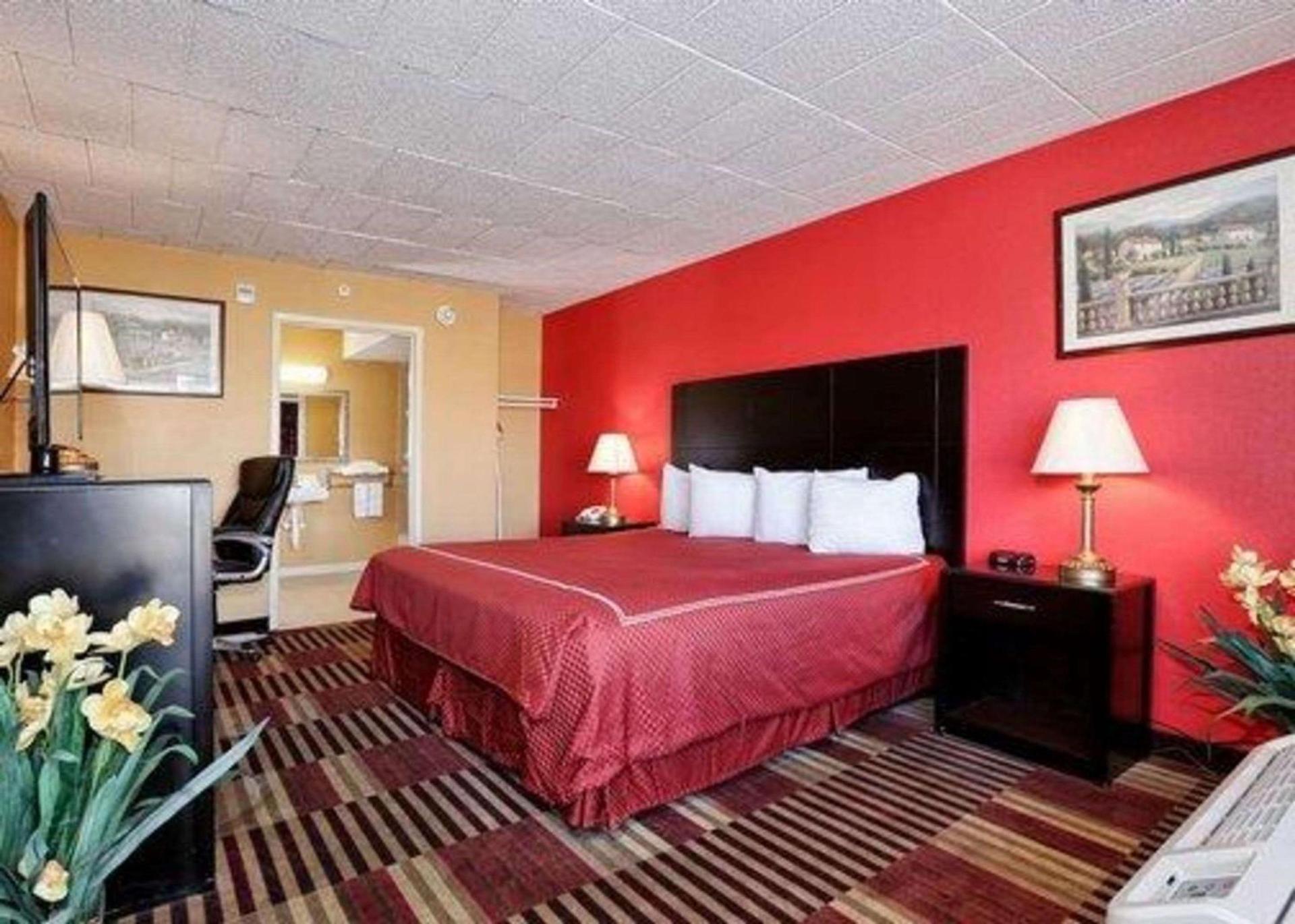 Rodeway Inn University photo 9