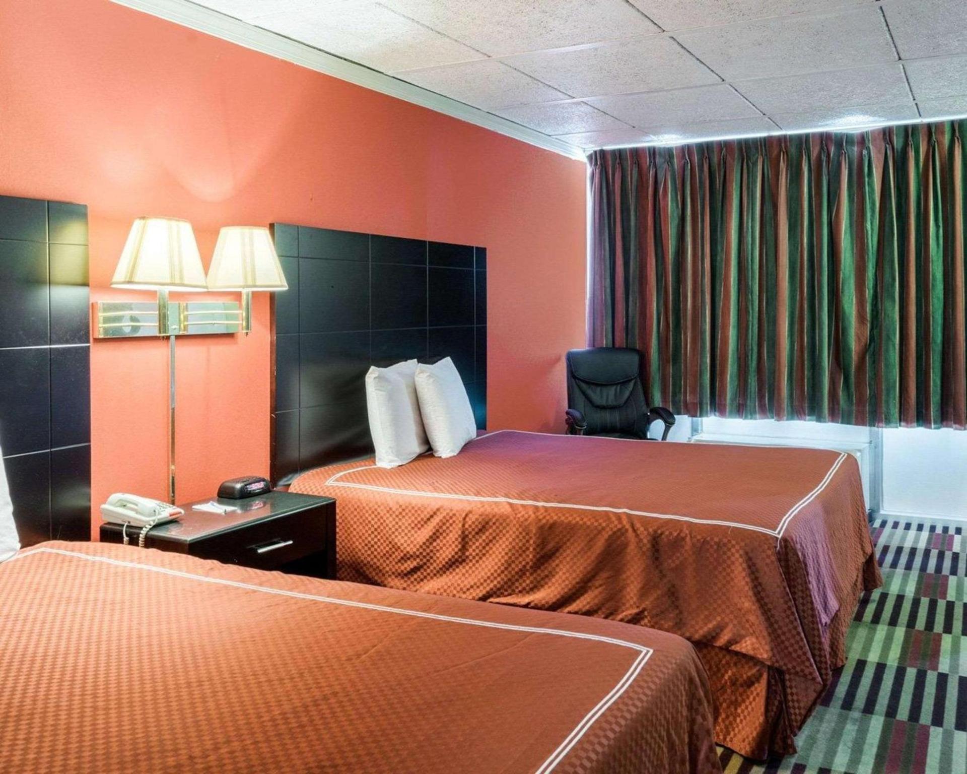 Rodeway Inn University photo 12