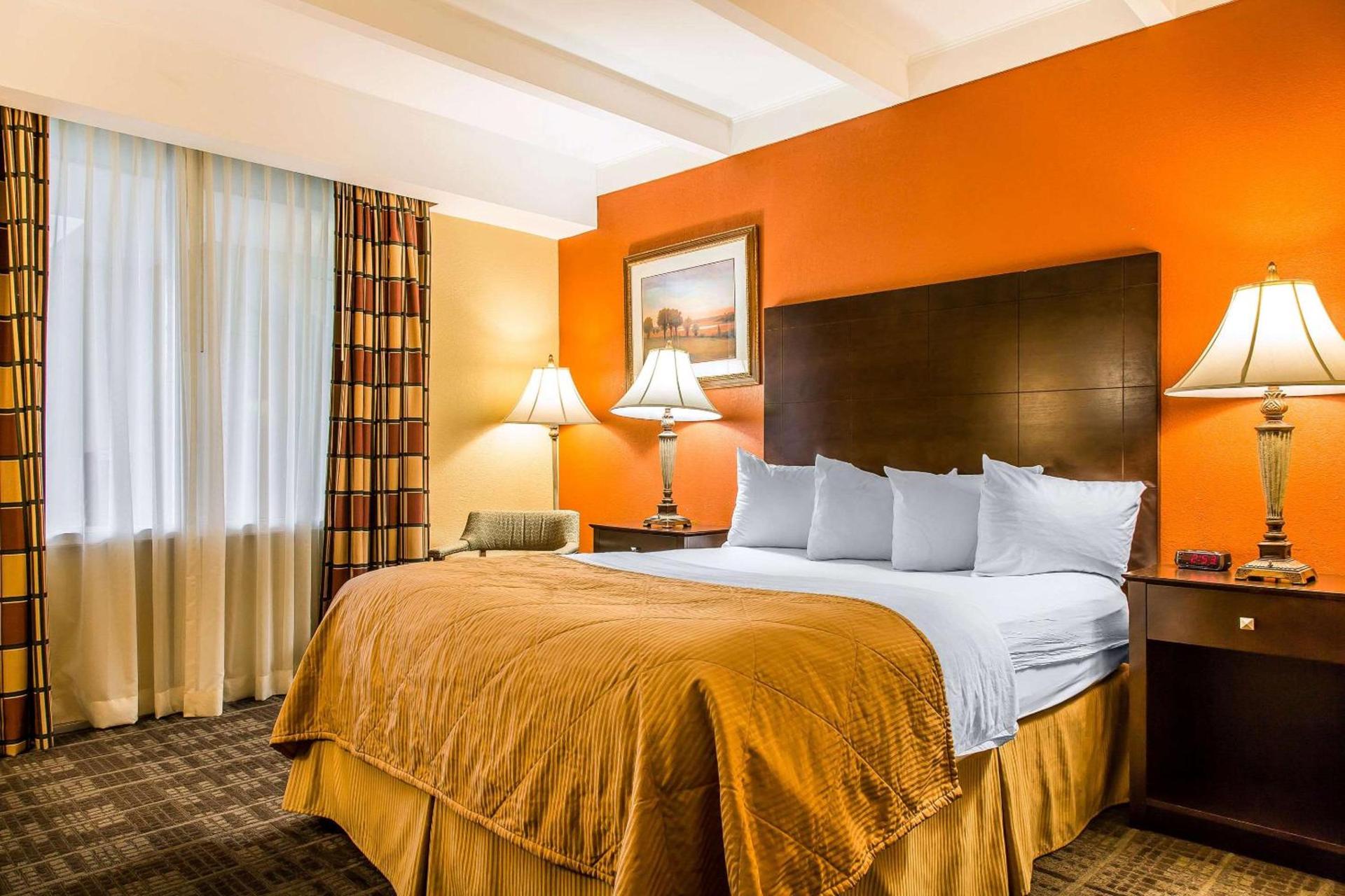 Clarion Hotel & Suites Hamden-New Haven photo 19