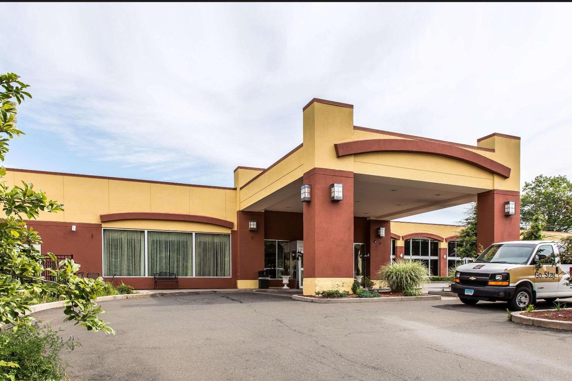 Clarion Hotel & Suites Hamden-New Haven — hotel in Hamden