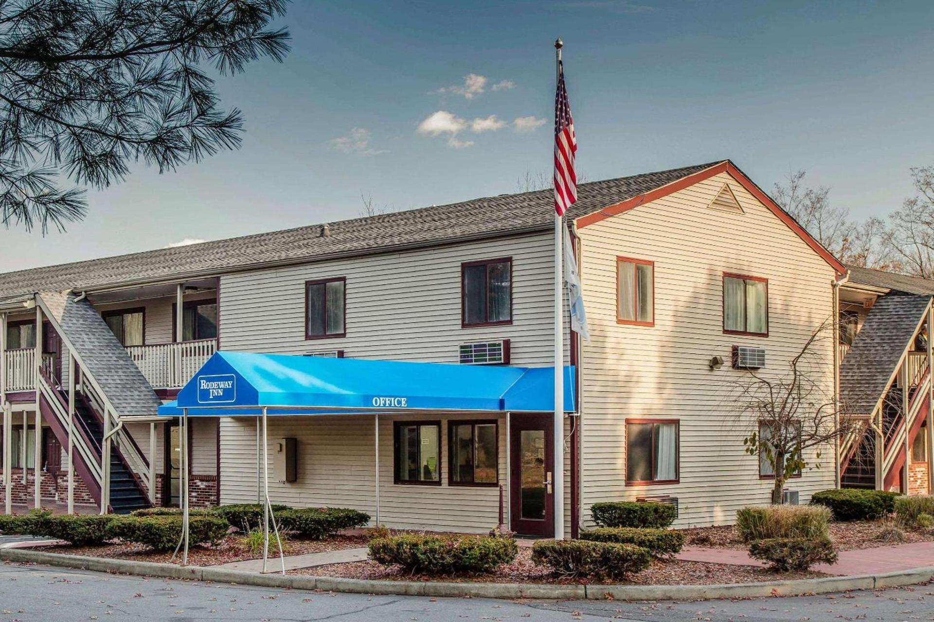 Rodeway Inn Groton - New London photo 2