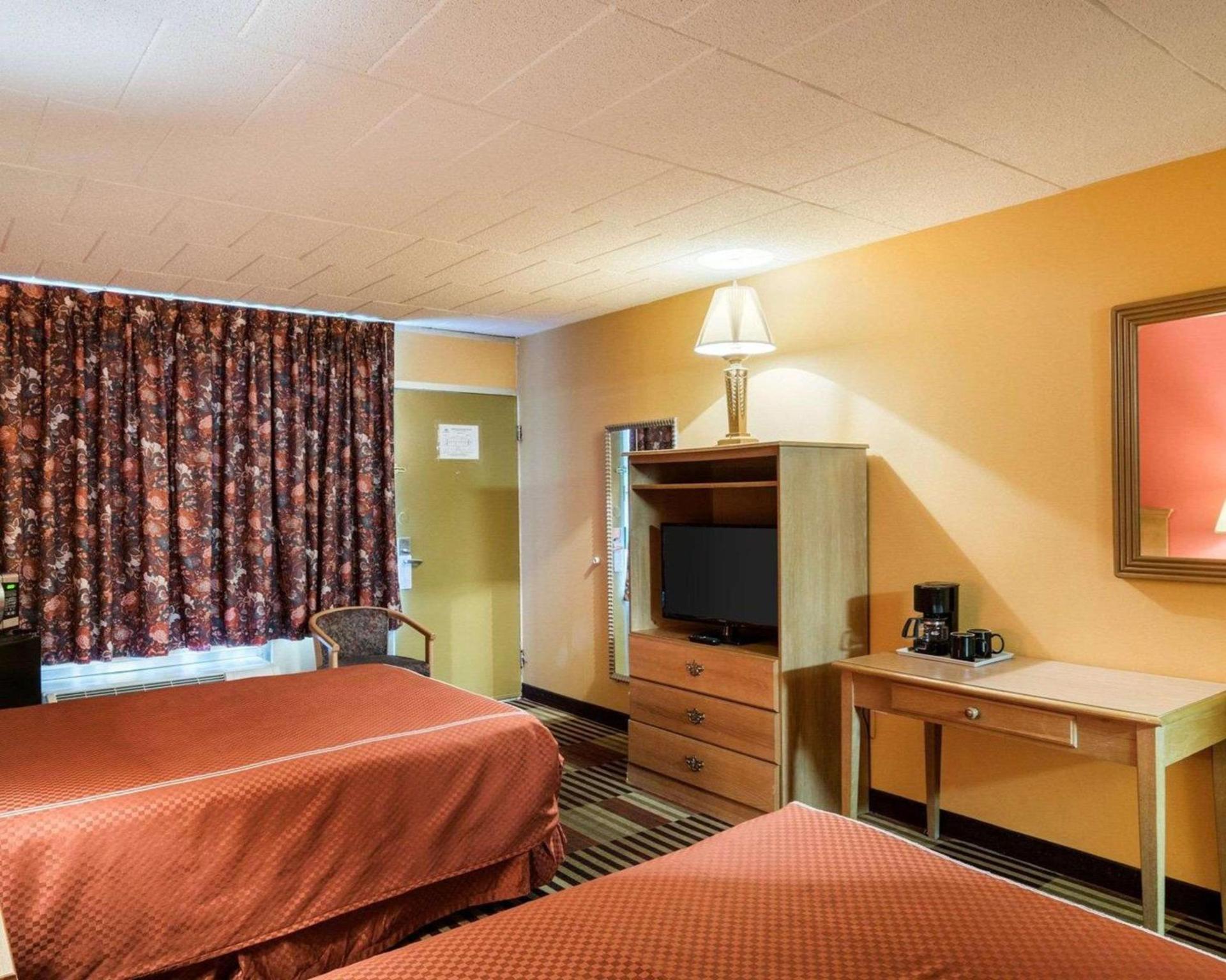 Rodeway Inn University photo 13