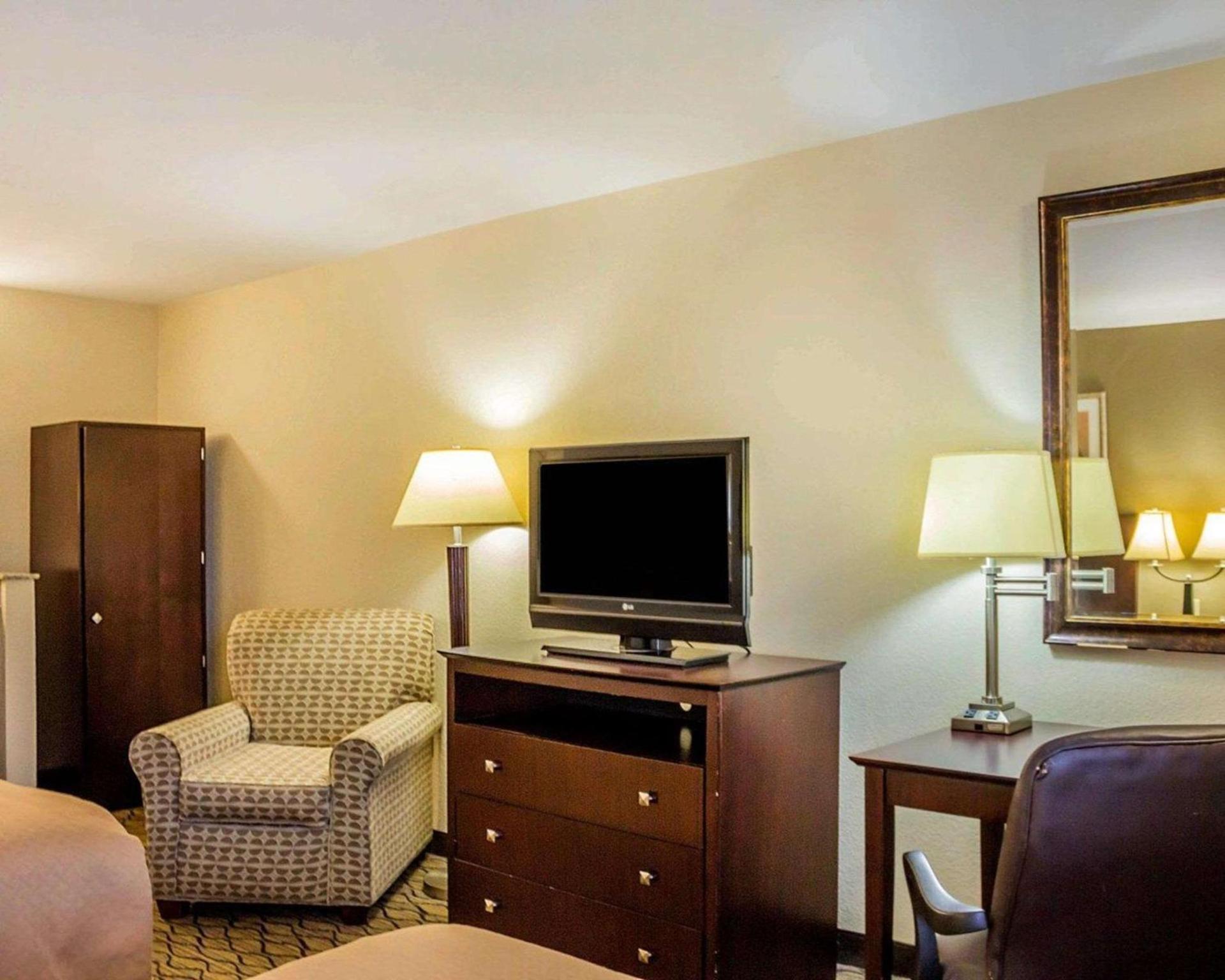 Quality Inn Waterbury East photo 13