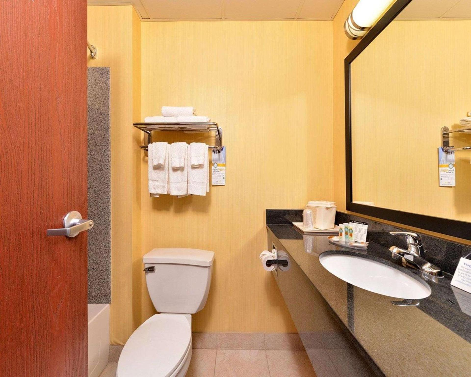 Quality Suites Stratford photo 15