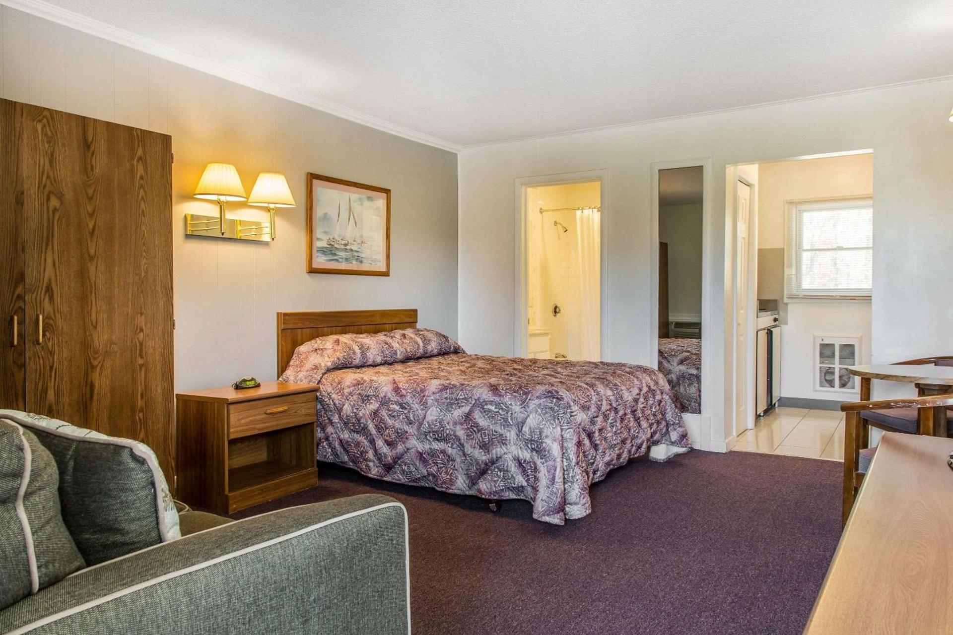 Rodeway Inn Waterford - New London photo 7