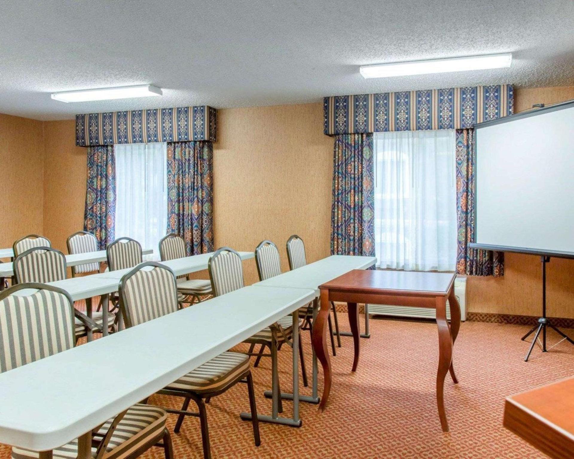Quality Inn & Suites photo 20