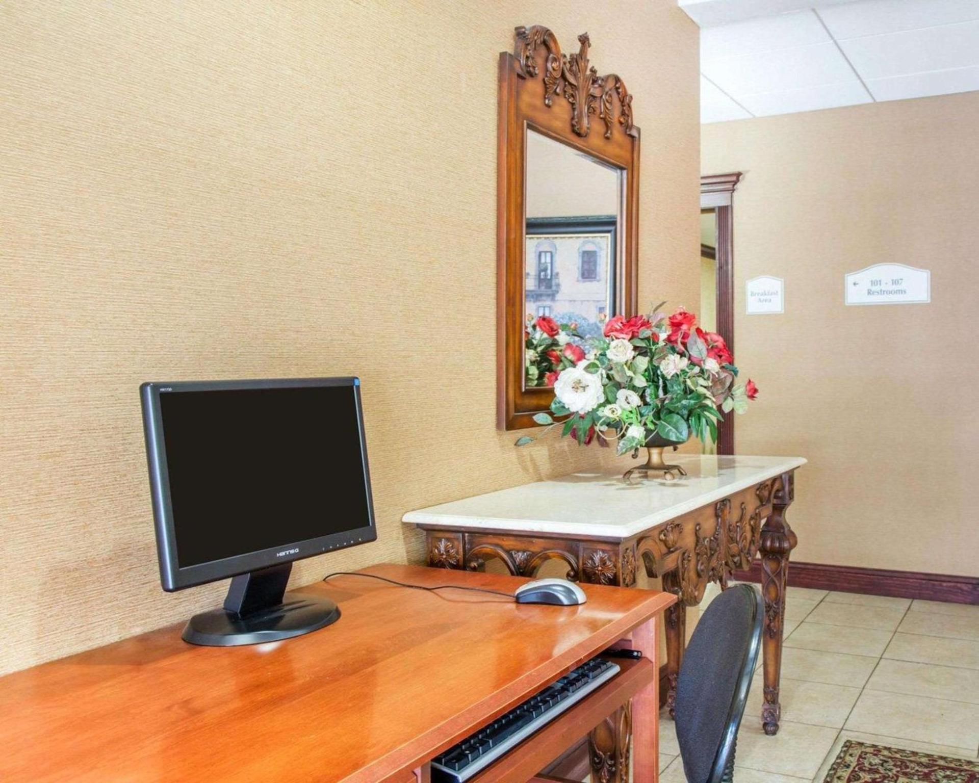Quality Inn & Suites photo 21