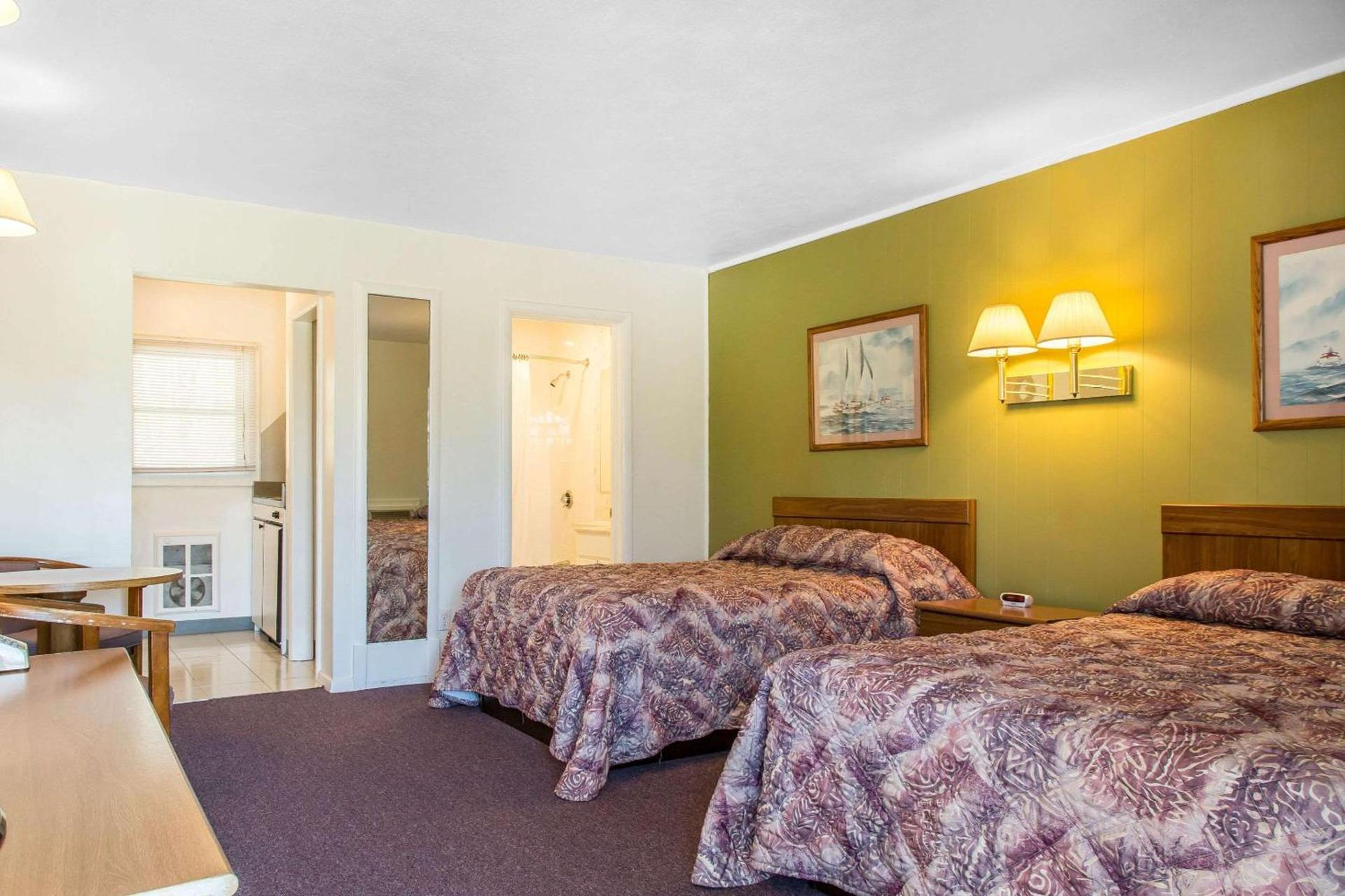 Rodeway Inn Waterford - New London photo 2