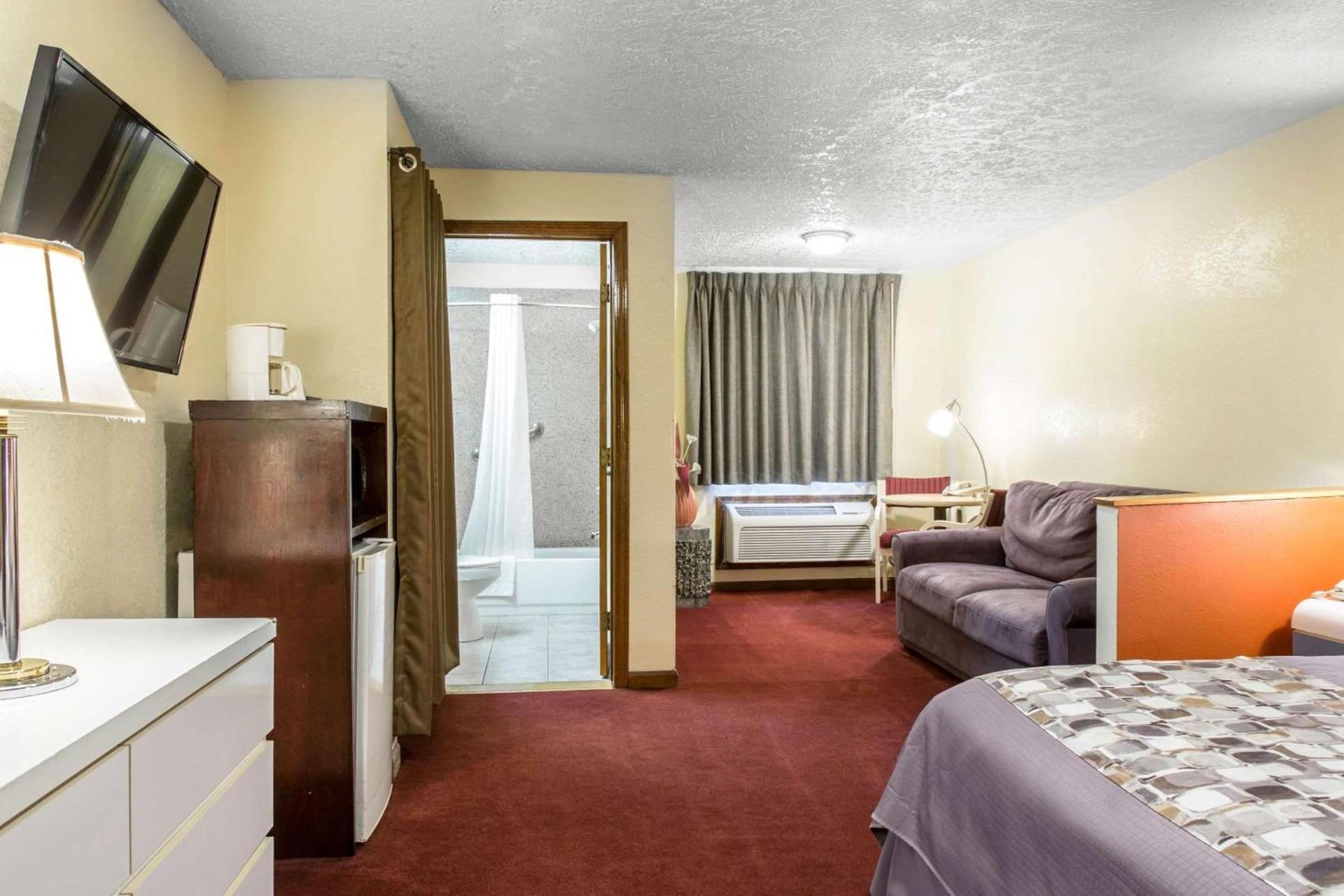 Rodeway Inn & Suites Branford - Guilford photo 28