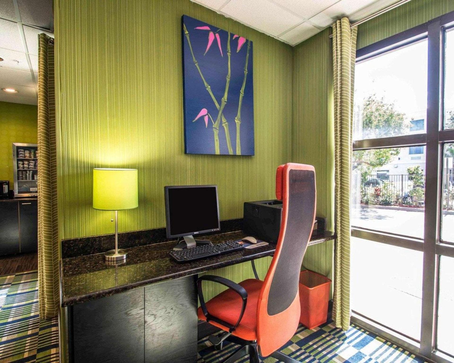 Comfort Inn & Suites Lantana - West Palm Beach South photo 2