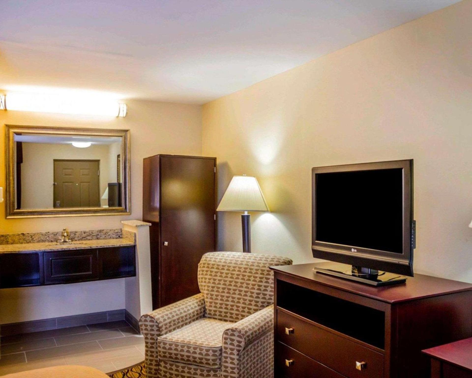 Quality Inn Waterbury East photo 22