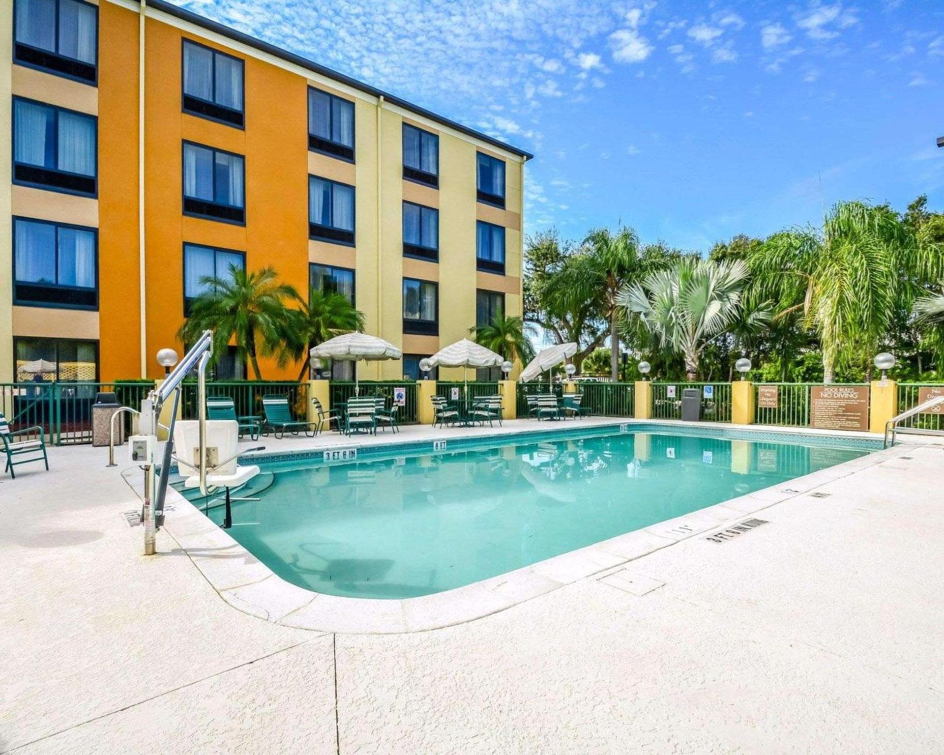 Comfort Suites Tampa - Brandon photo 21