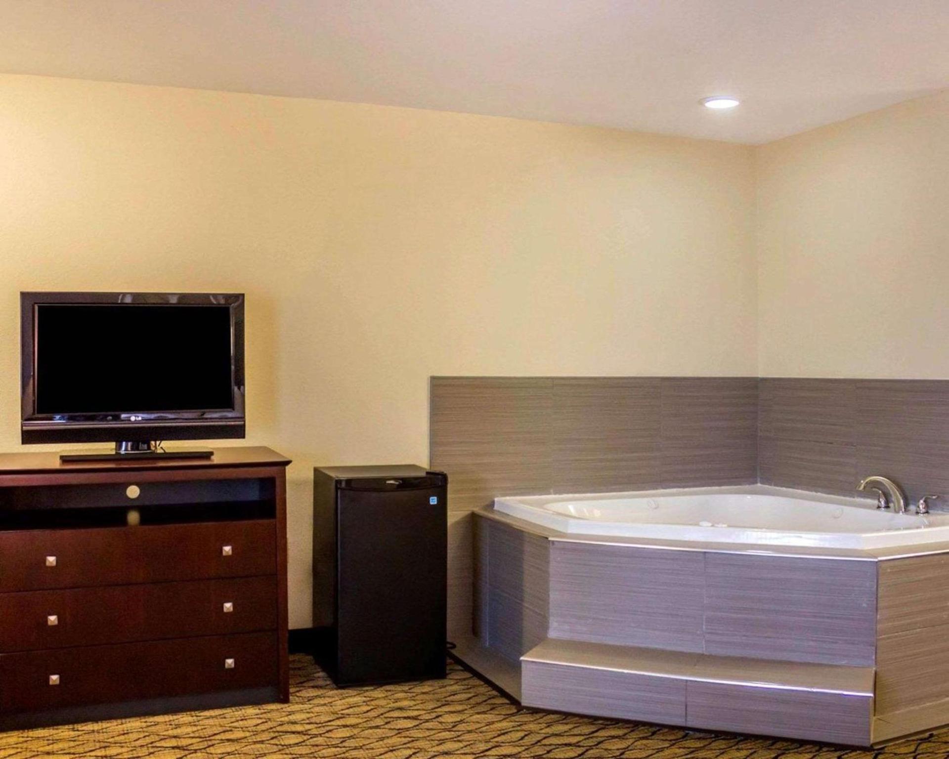 Quality Inn Waterbury East photo 24