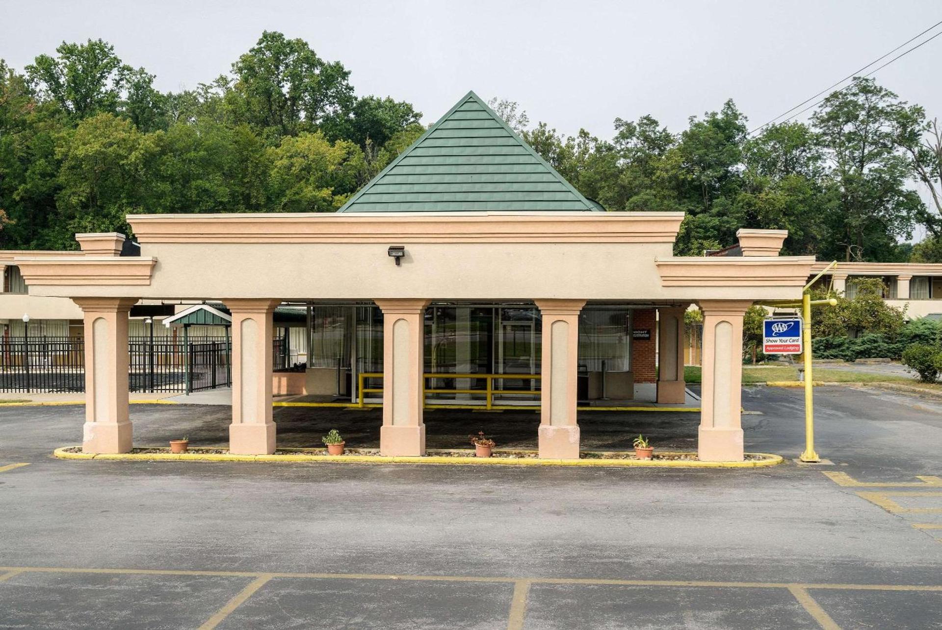Rodeway Inn University photo 1