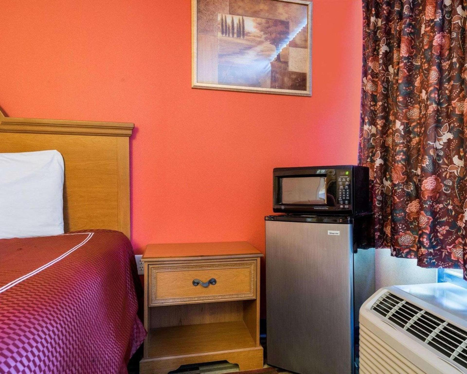 Rodeway Inn University photo 18