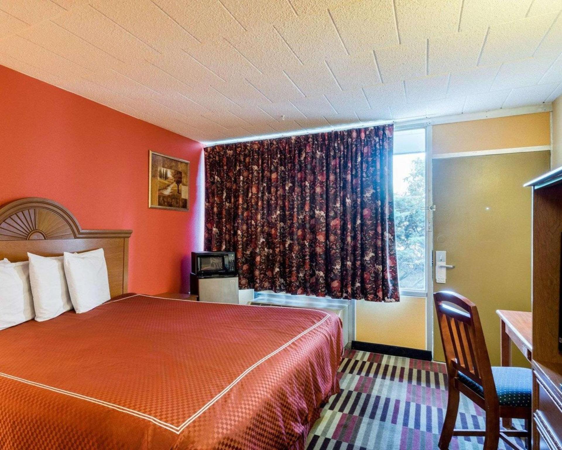 Rodeway Inn University photo 15