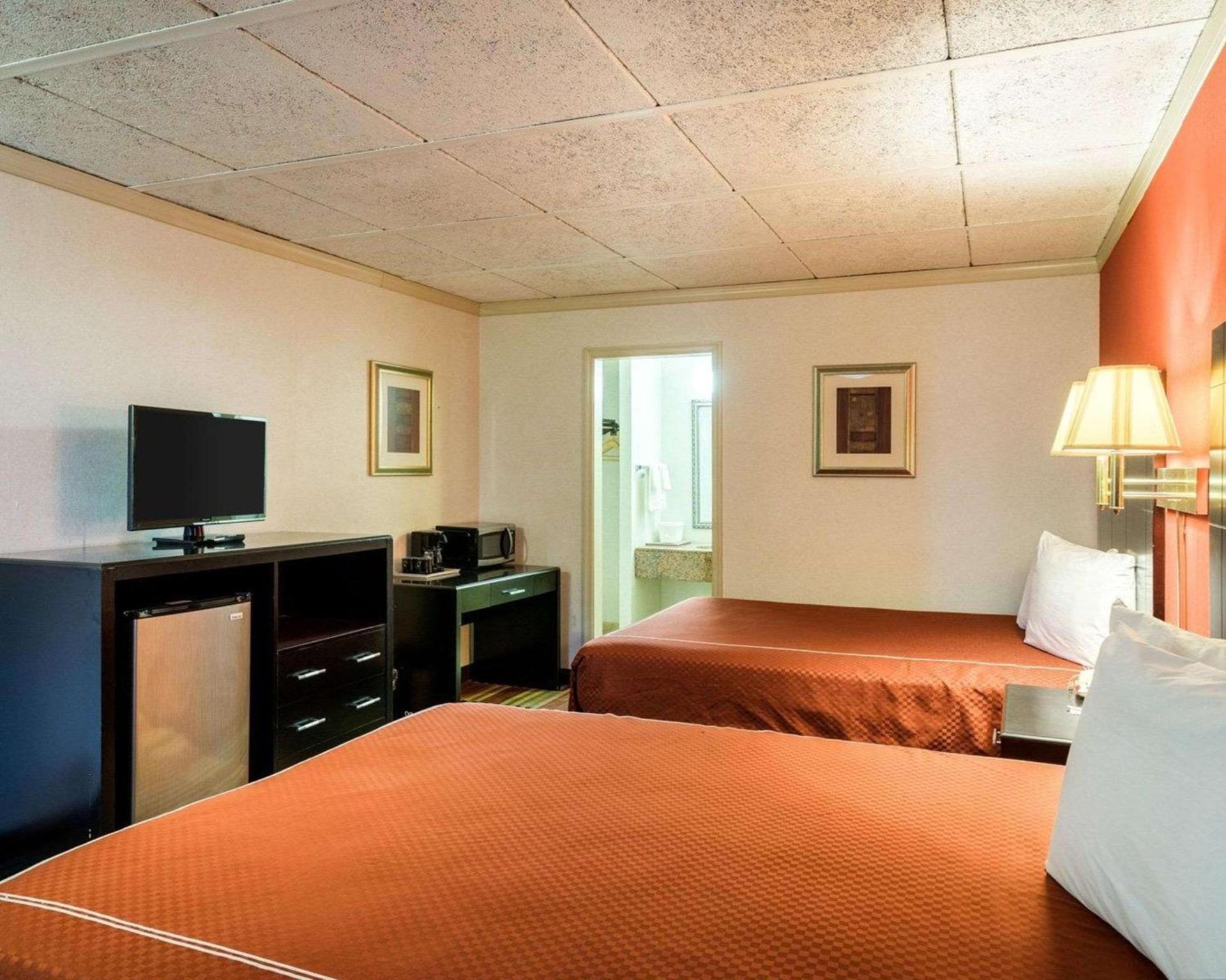 Rodeway Inn University photo 10