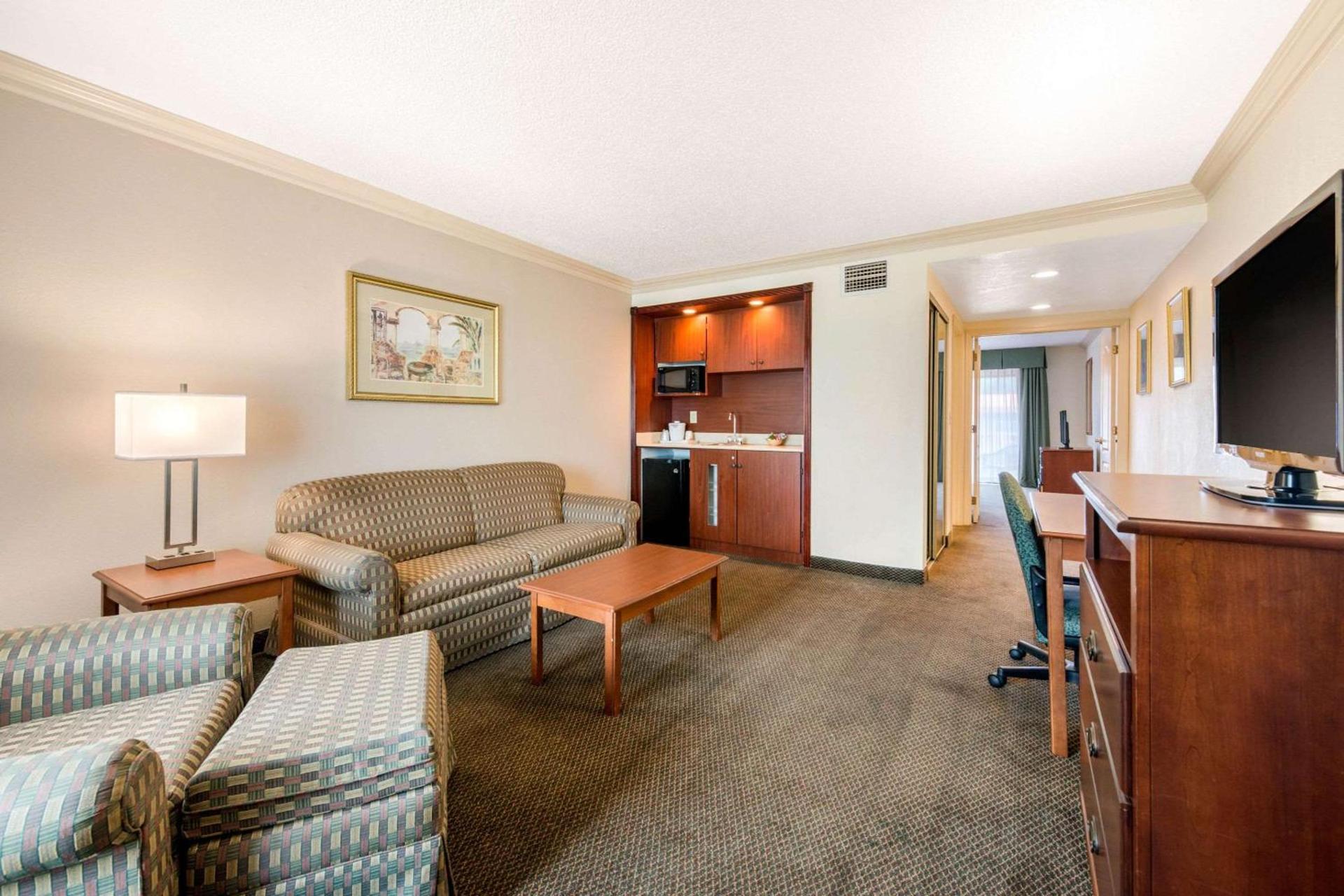 Quality Inn & Suites Tarpon Springs South photo 22