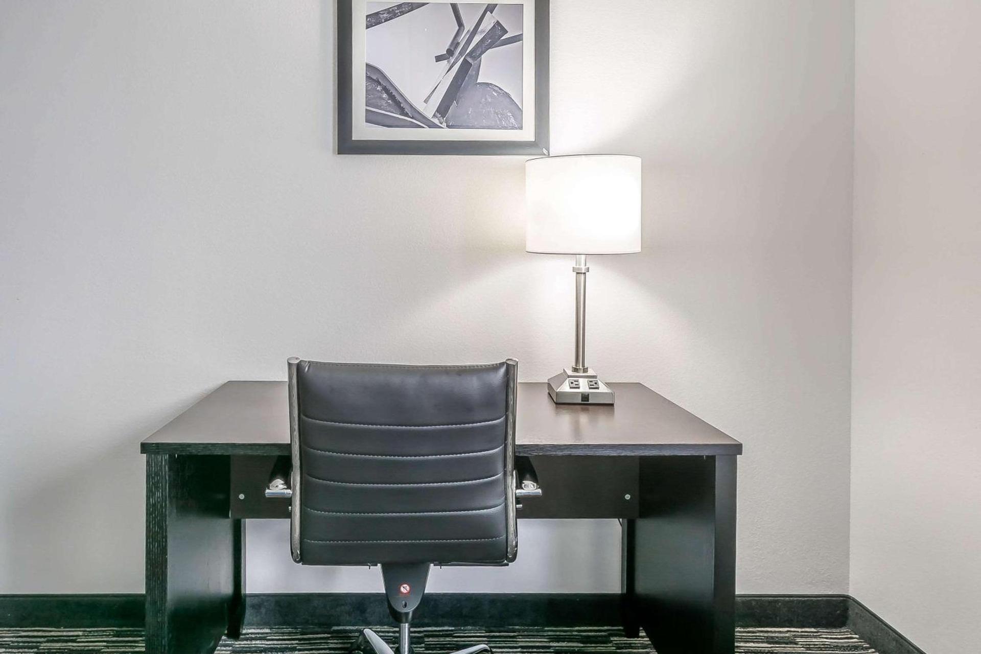 Comfort Inn University photo 34