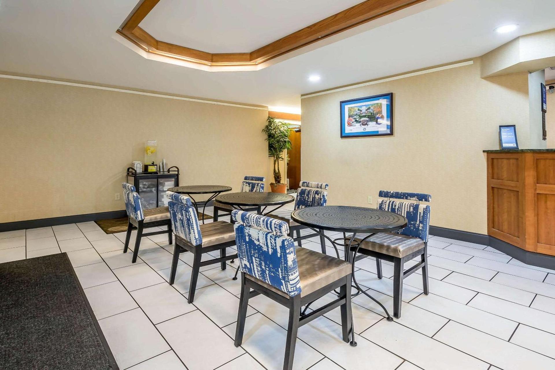Comfort Inn University photo 35