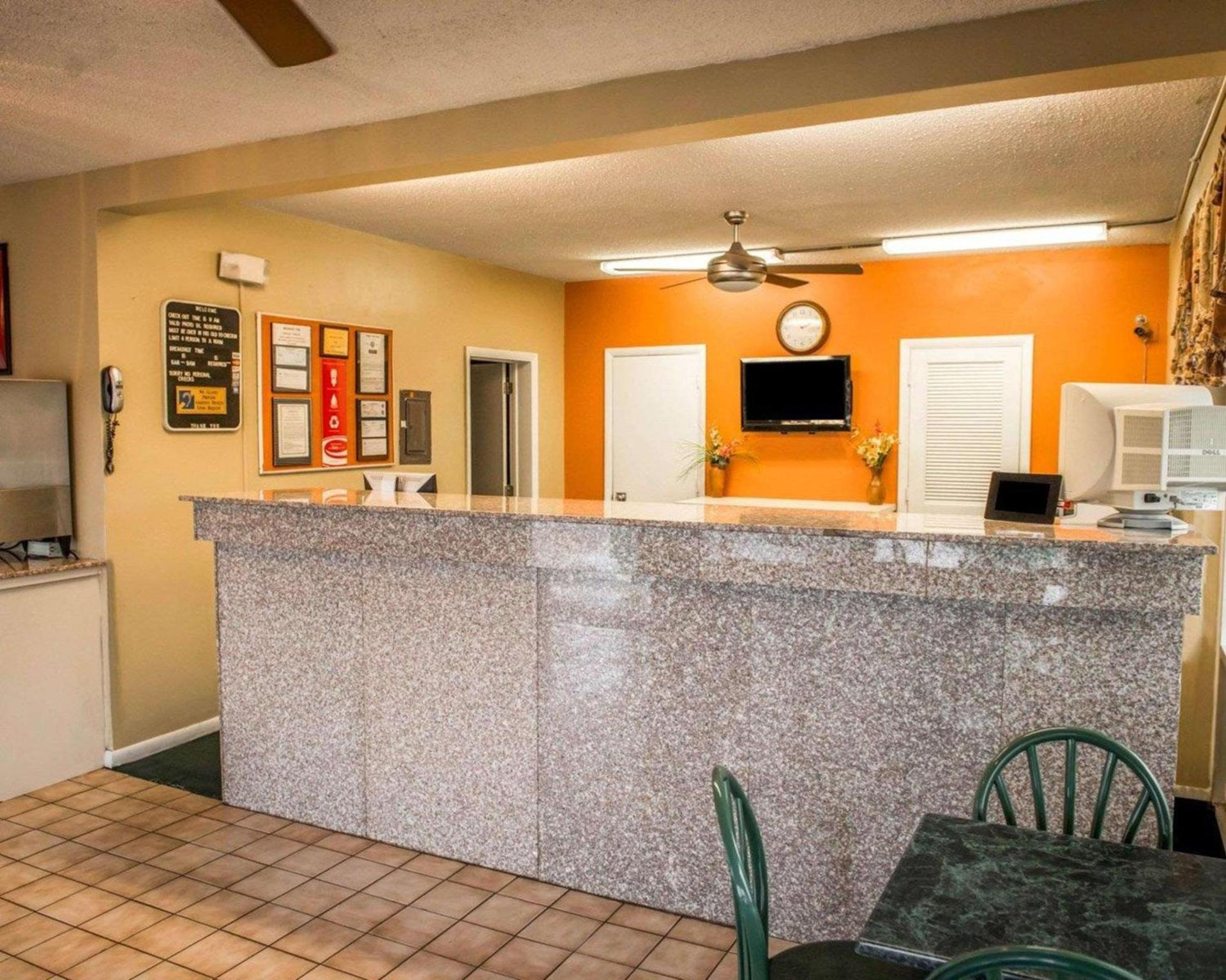 Econo Lodge Lake City-North photo 6