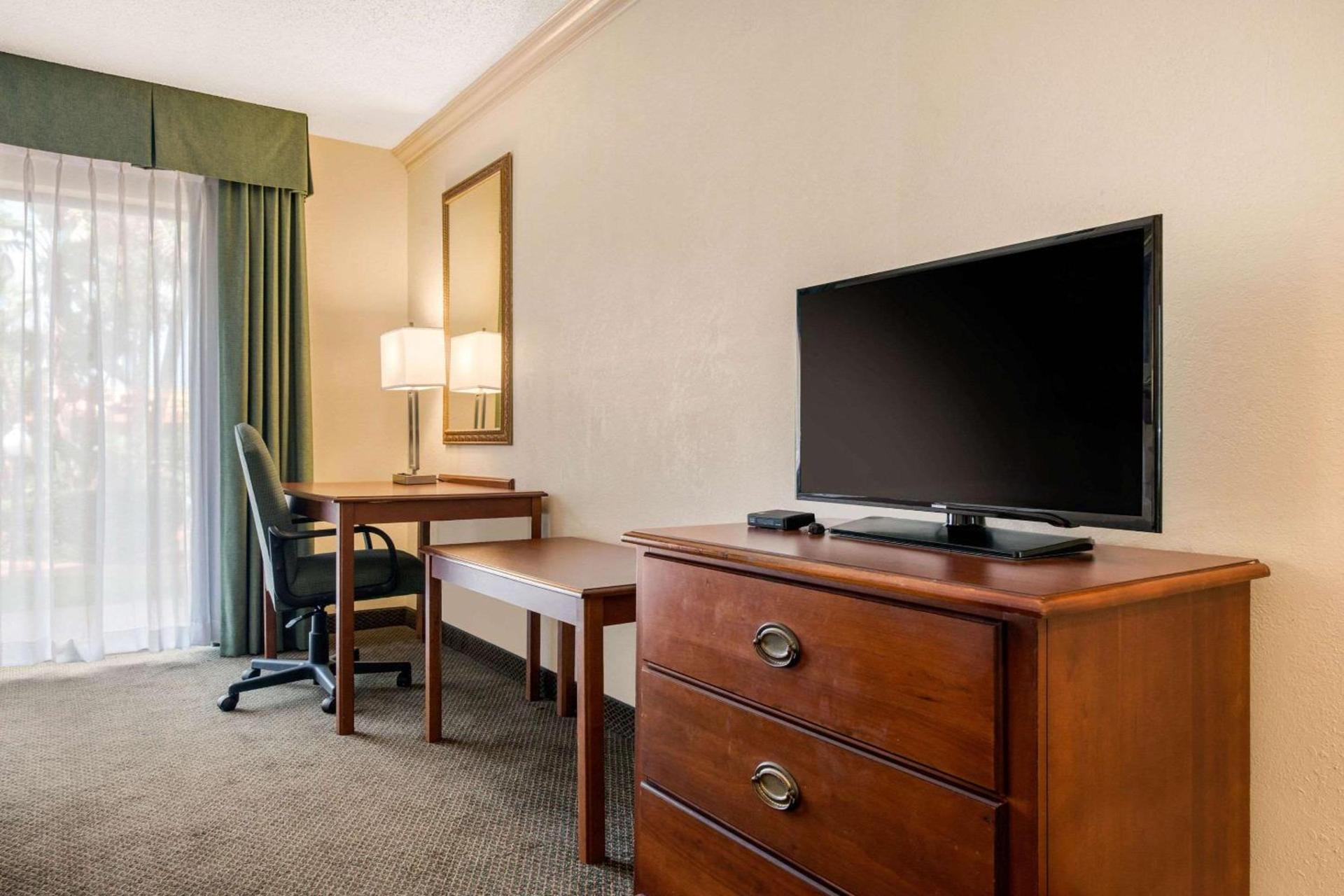 Quality Inn & Suites Tarpon Springs South photo 30