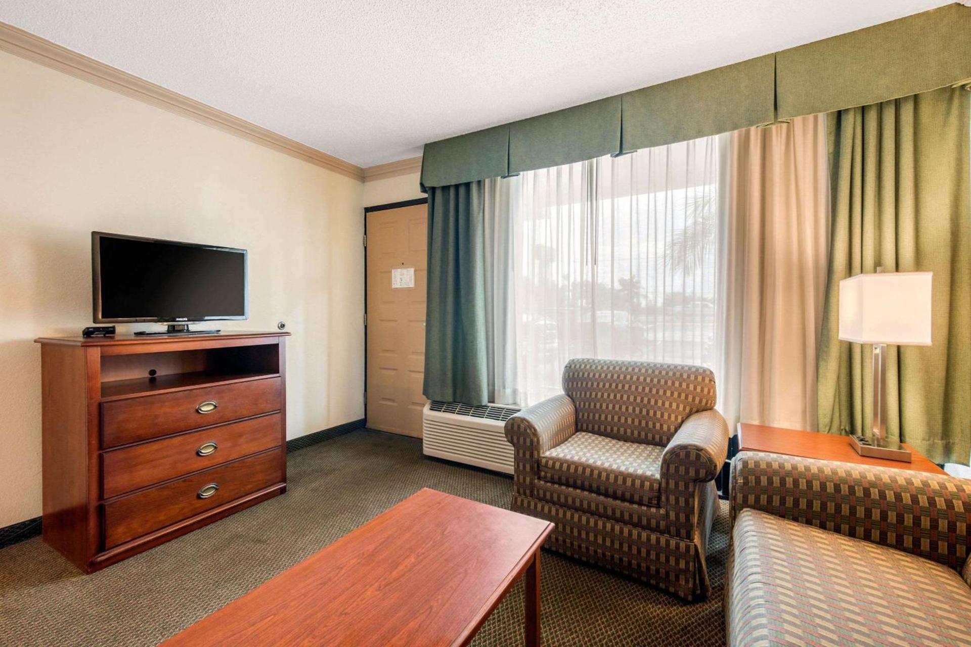 Quality Inn & Suites Tarpon Springs South photo 28