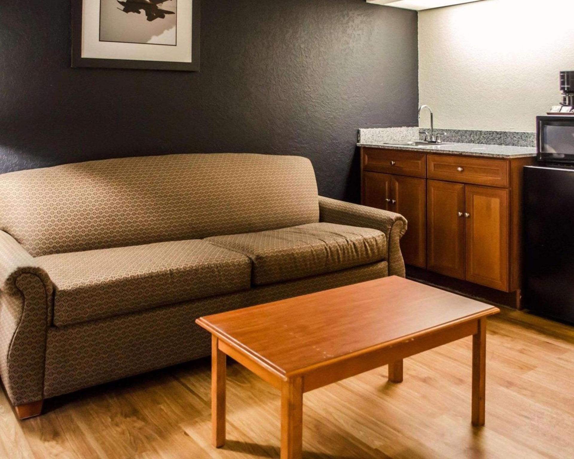 Days Inn by Wyndham Eglin AFB photo 7