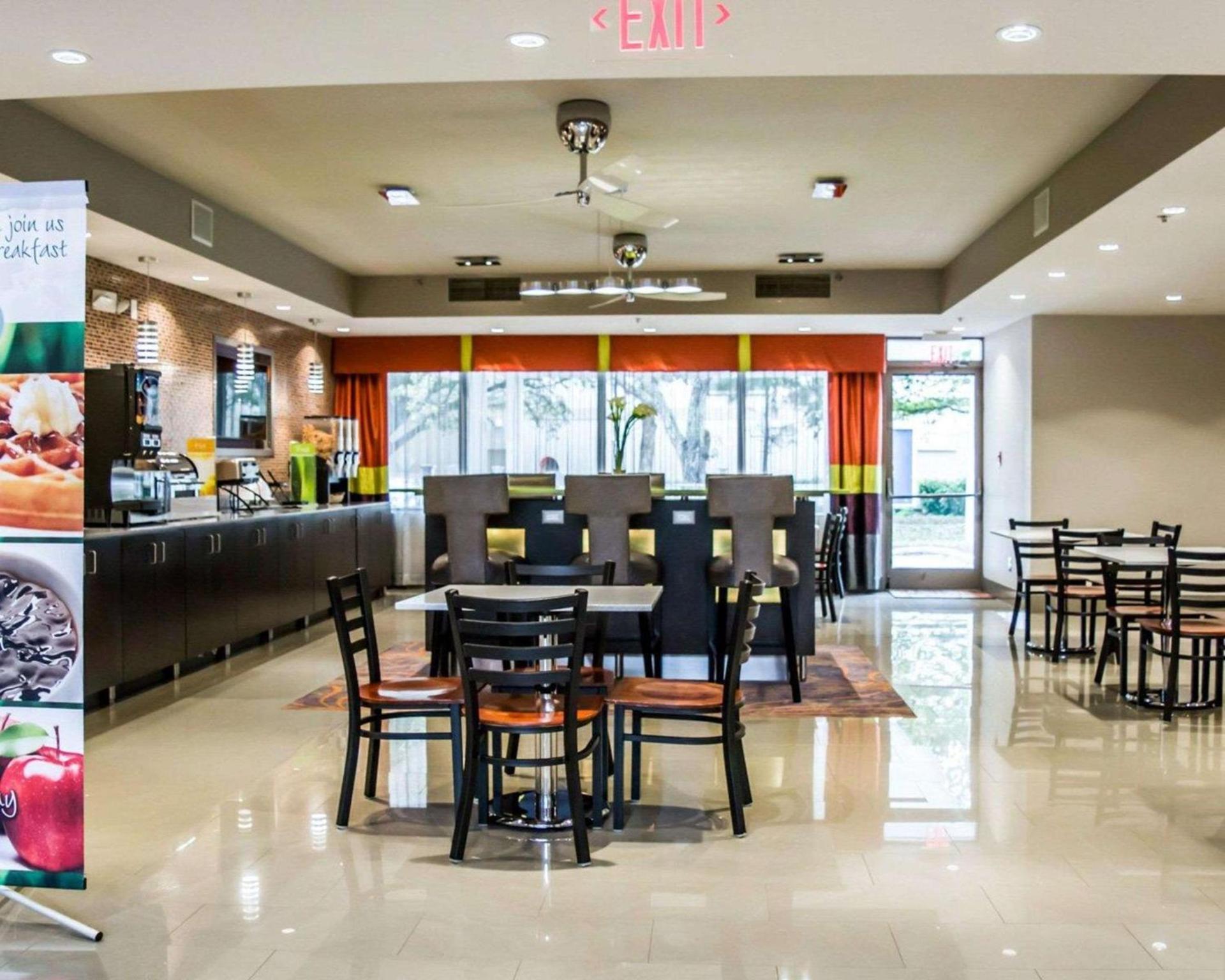 Quality Suites Fort Myers I-75 photo 29