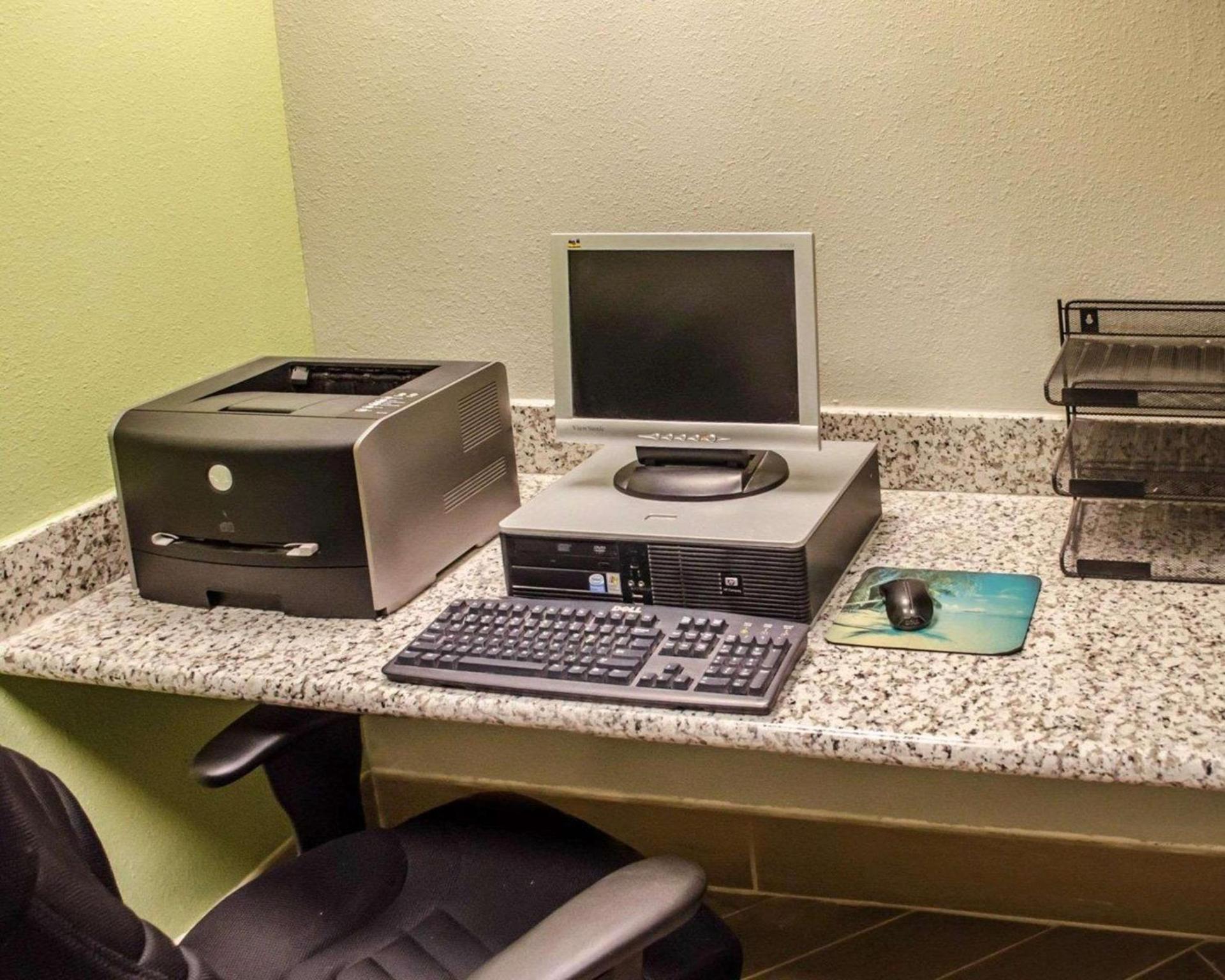 Days Inn by Wyndham Eglin AFB photo 8
