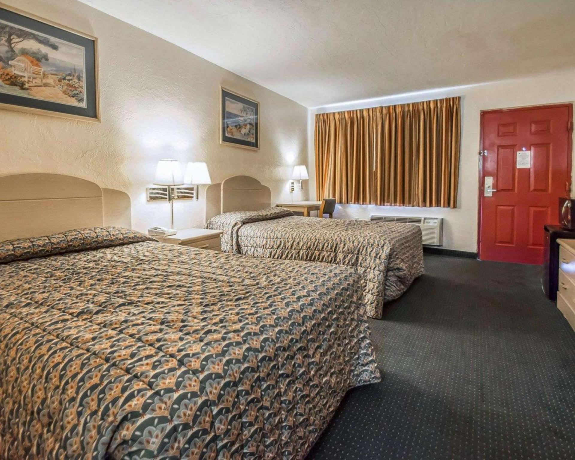 Rodeway Inn Gainesville - University Area photo 2