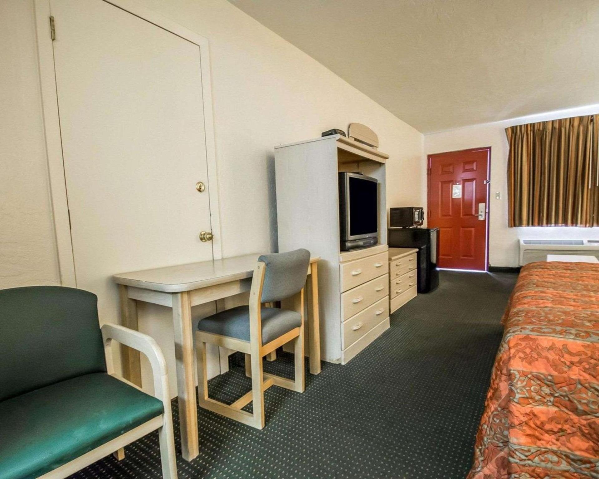 Rodeway Inn Gainesville - University Area photo 4