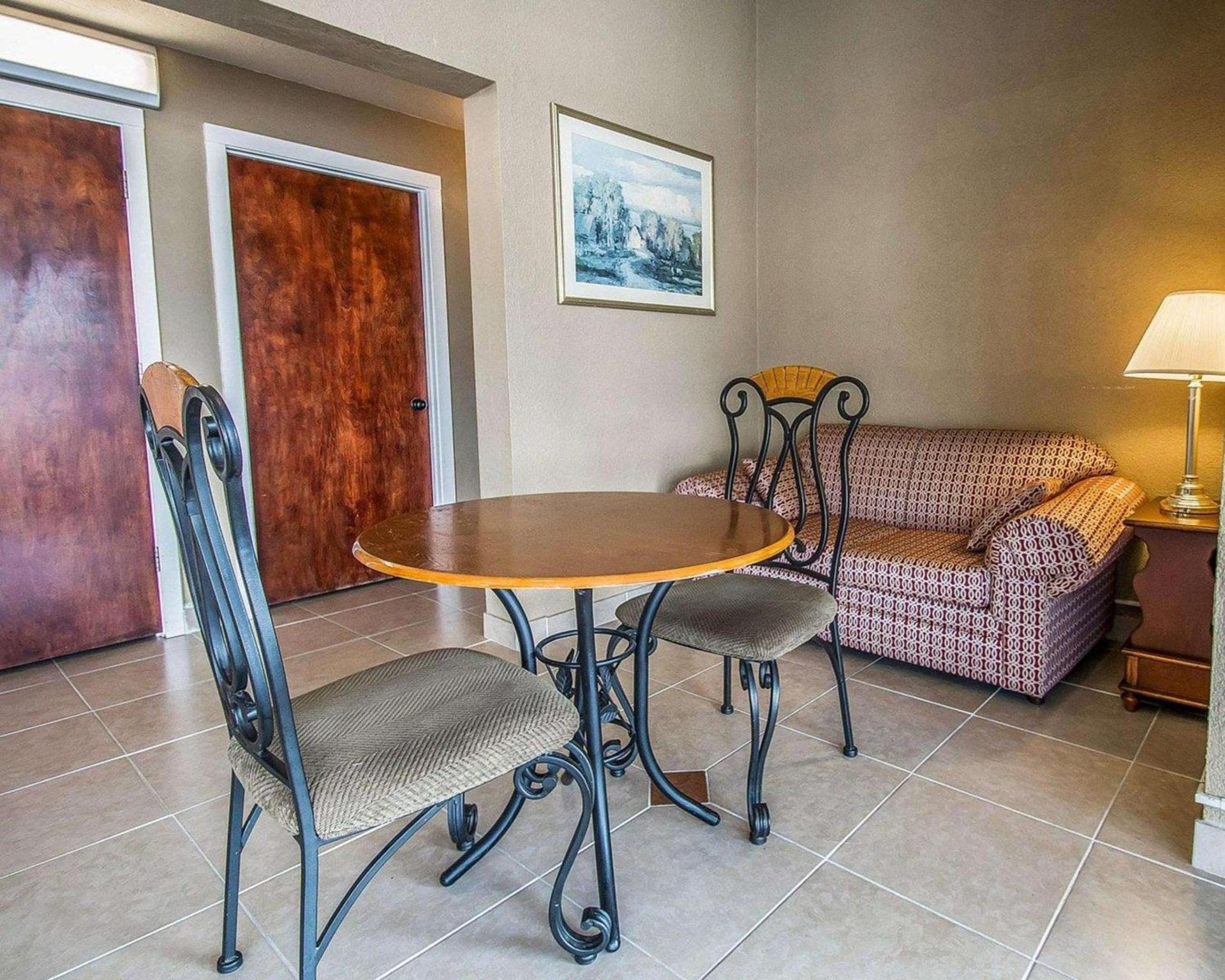 Rodeway Inn Gainesville - University Area photo 9
