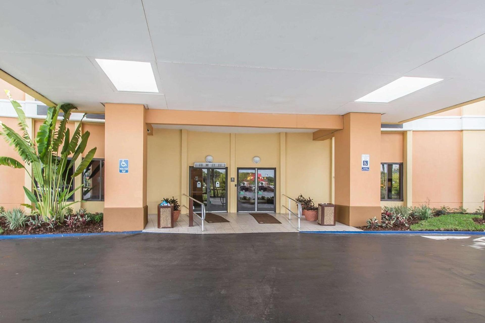 The Adventure Hotel by the Parks photo 3