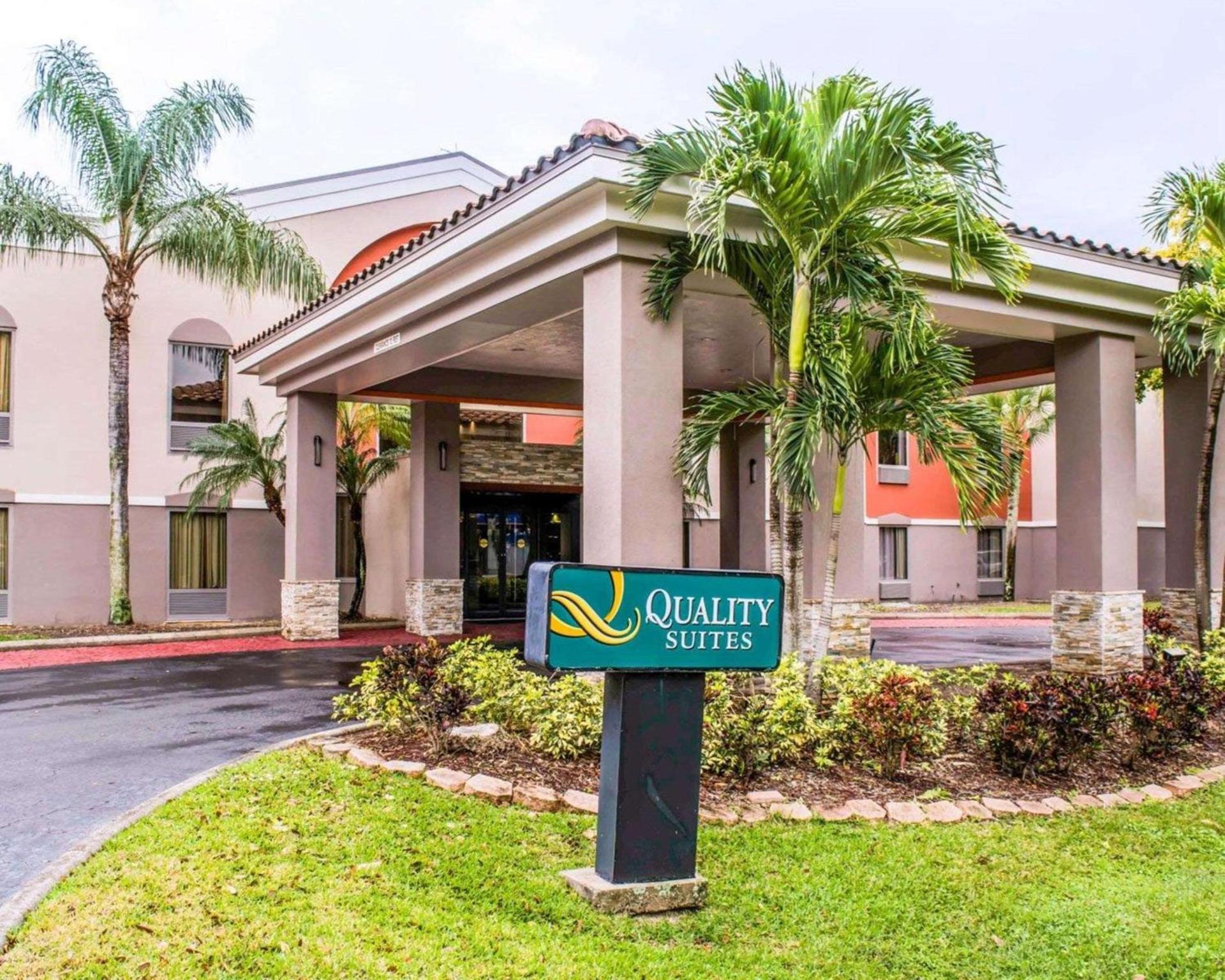 Quality Suites Fort Myers I-75 photo 4