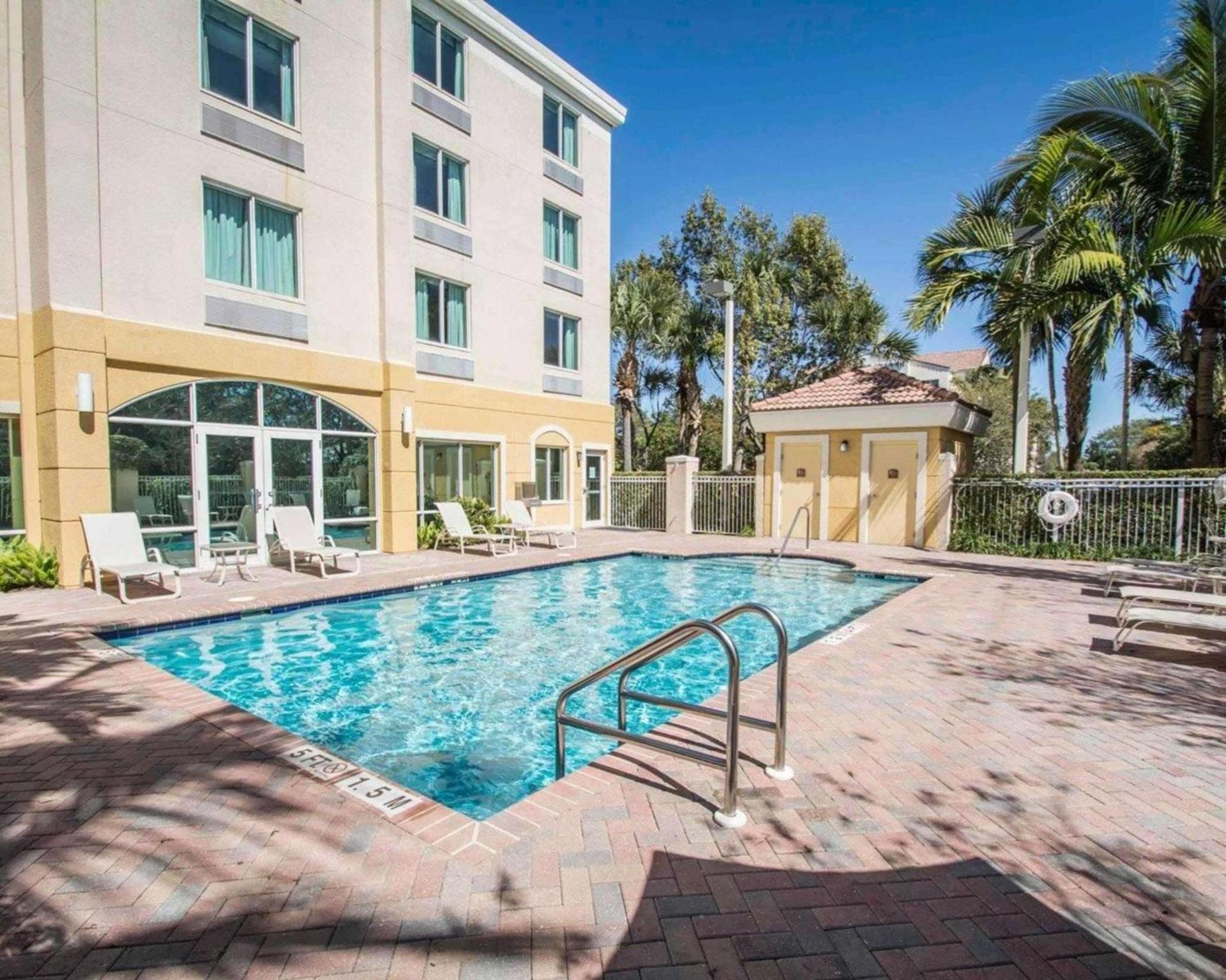 Comfort Inn & Suites Jupiter I-95 photo 11