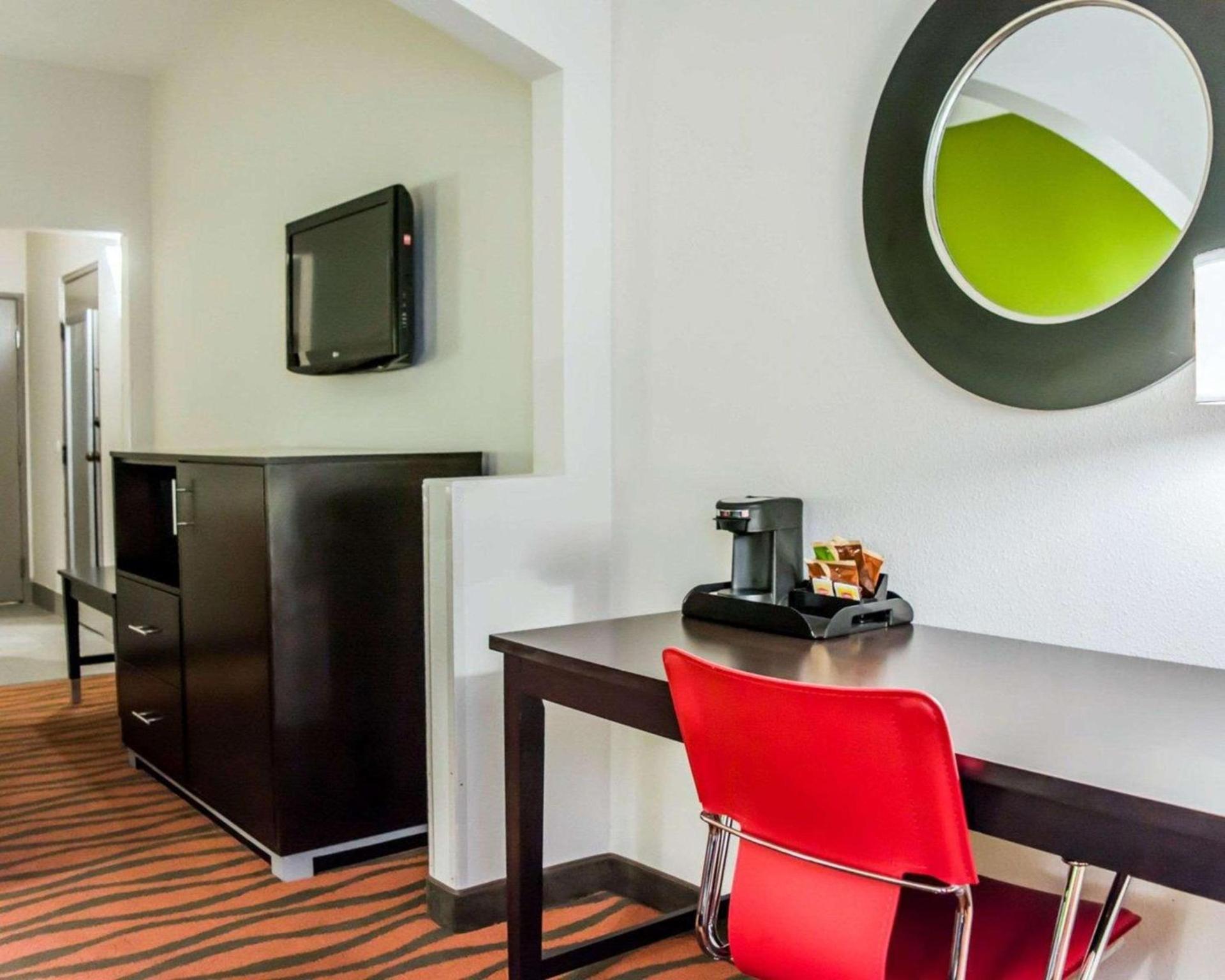 Quality Suites Fort Myers I-75 photo 22