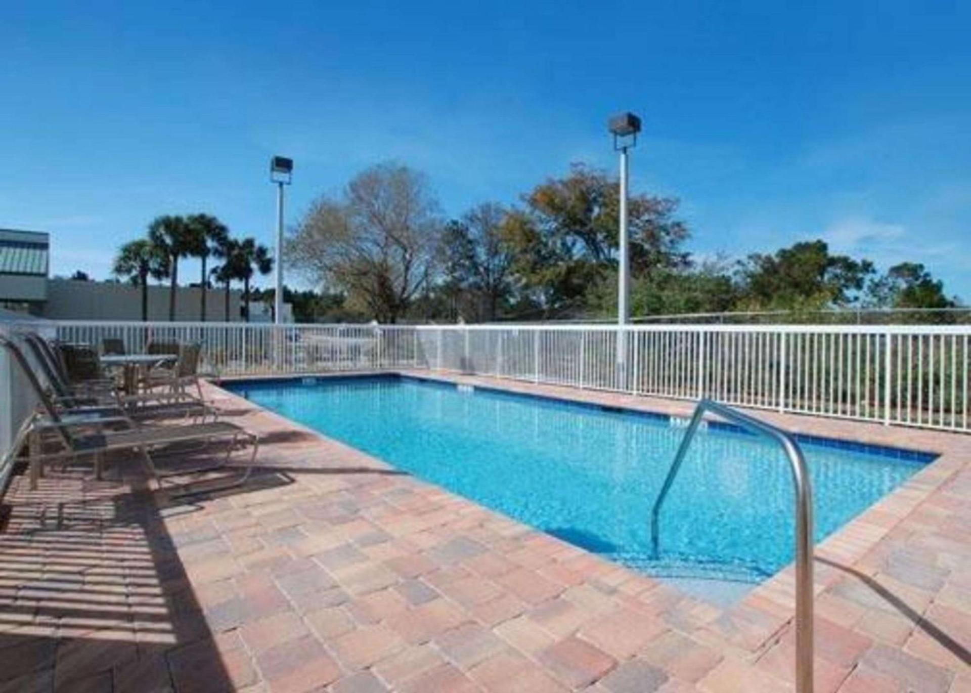Comfort Suites Palm Bay - Melbourne photo 9