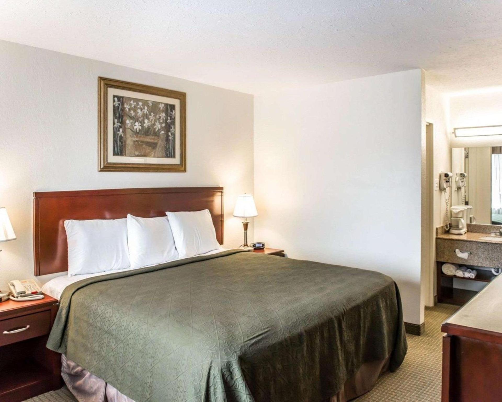 Econo Lodge Monticello photo 15