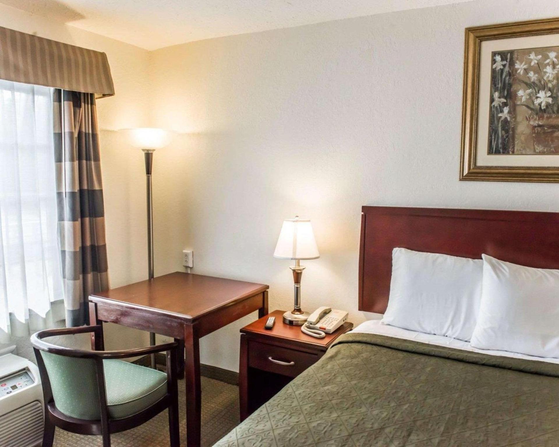 Econo Lodge Monticello photo 17