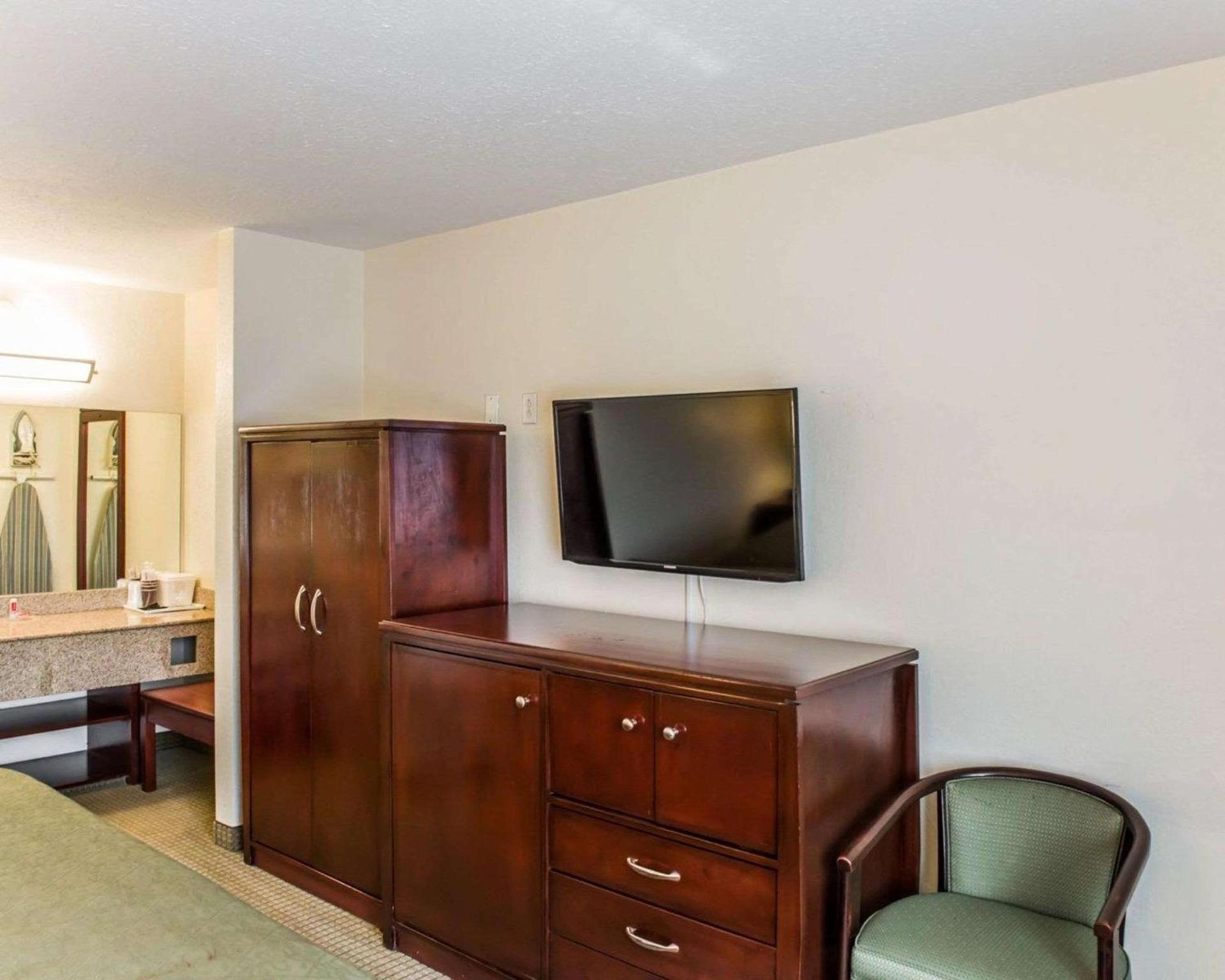Econo Lodge Monticello photo 14