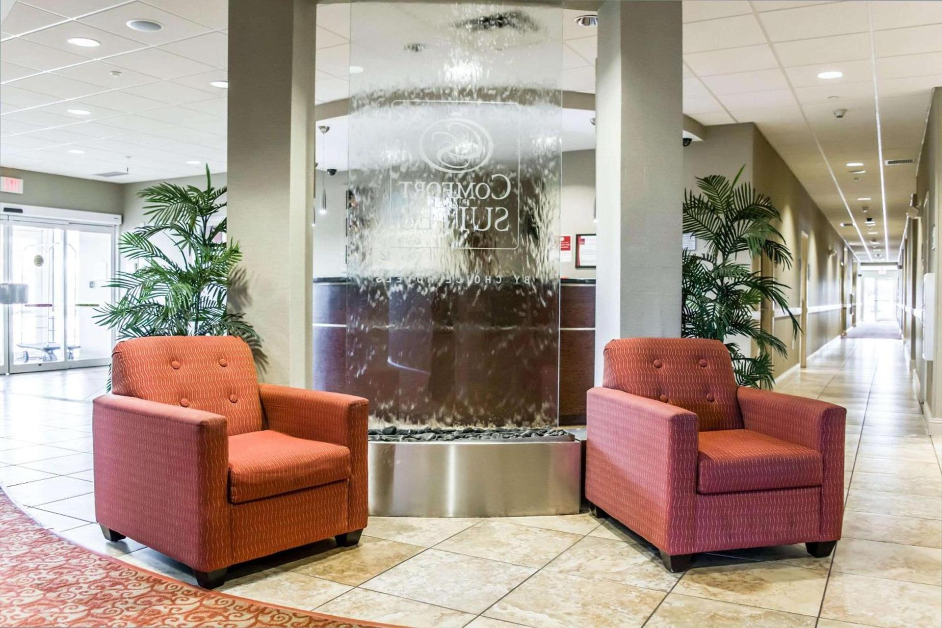 Comfort Suites Palm Bay - Melbourne photo 2