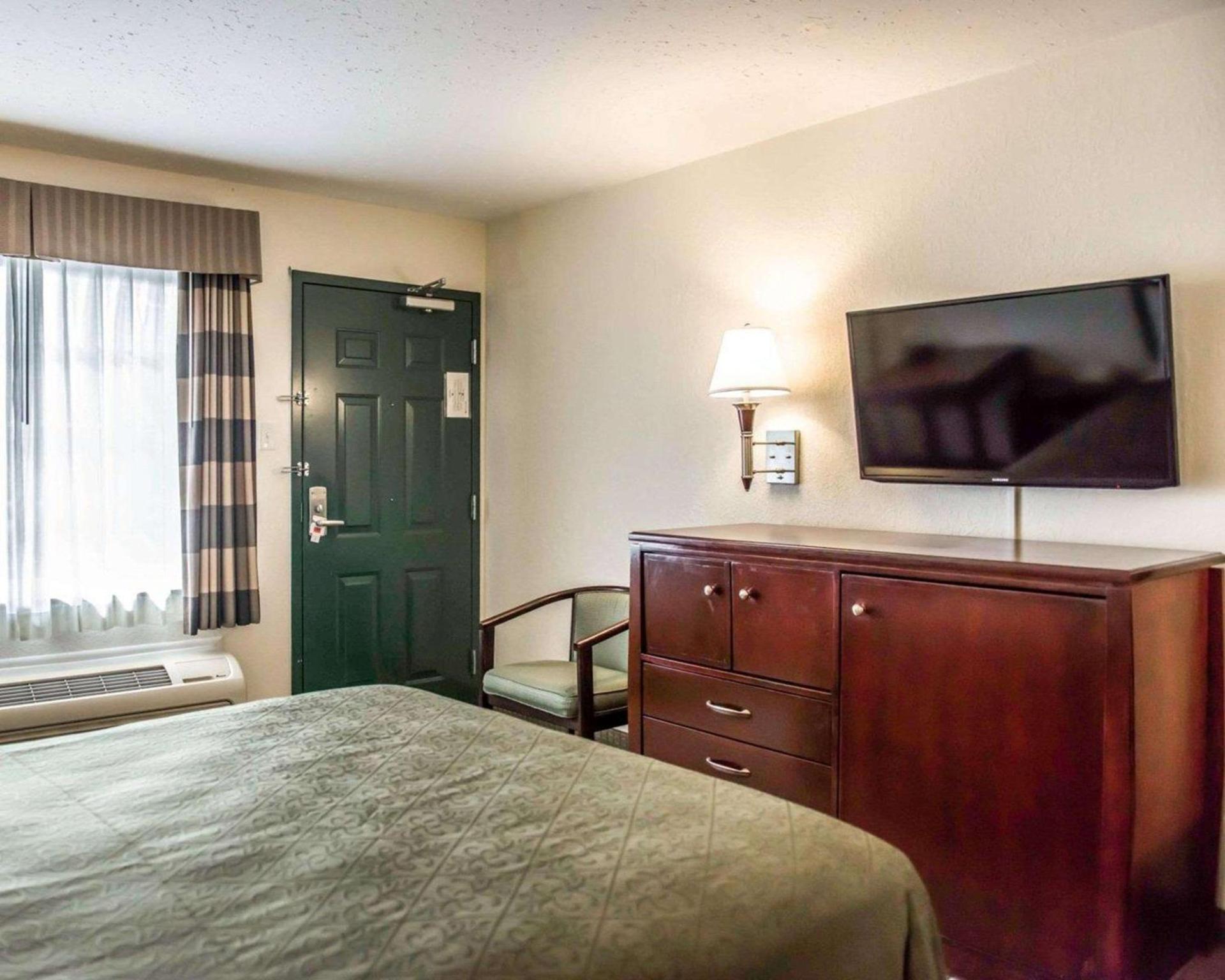 Econo Lodge Monticello photo 12