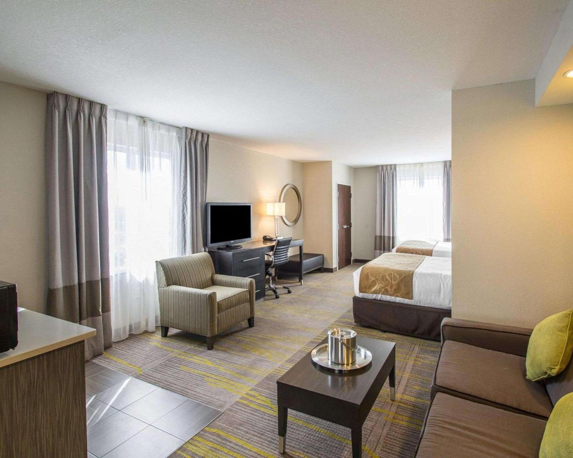 Comfort Suites Miami Airport North photo 36
