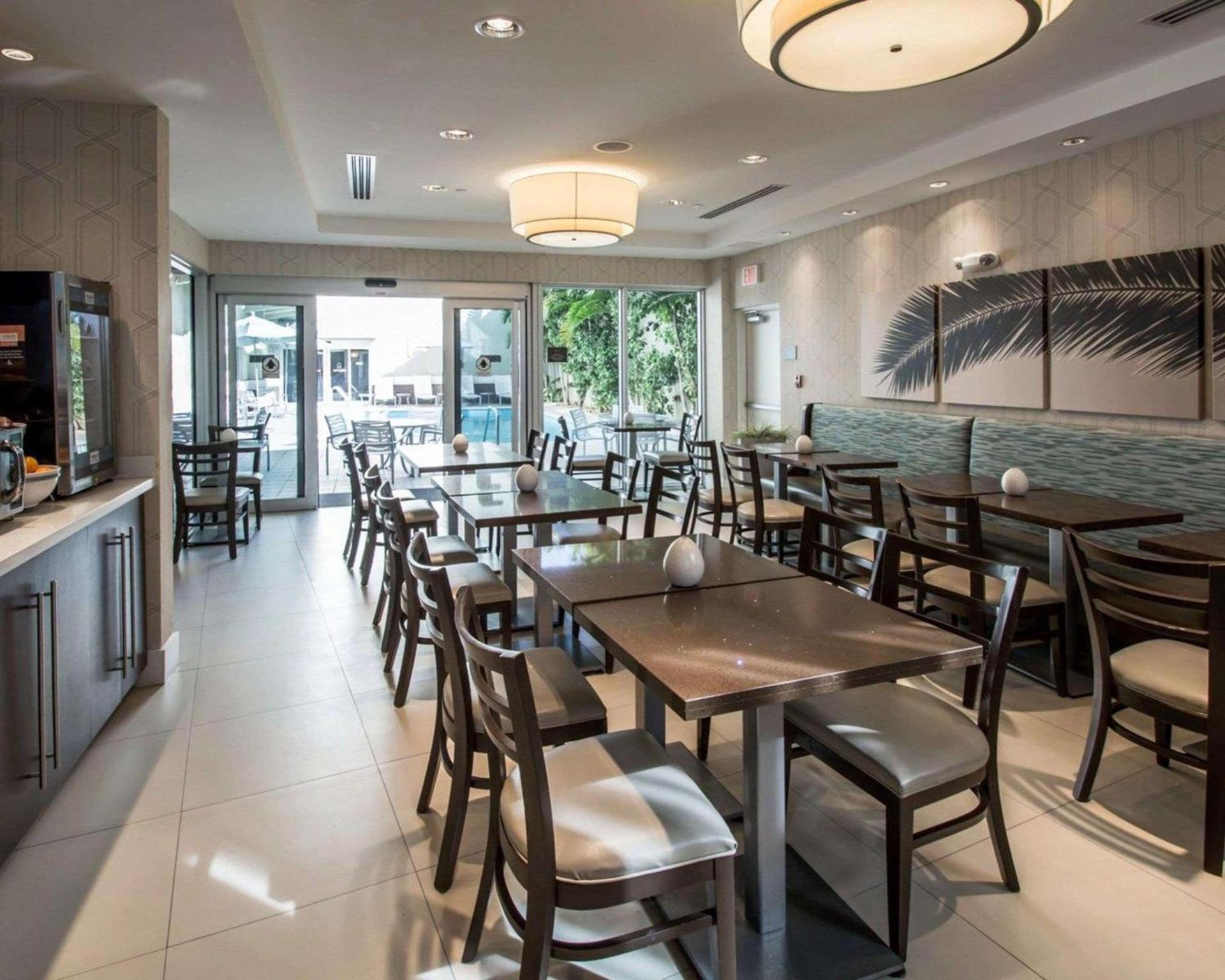 Comfort Suites Miami Airport North photo 37