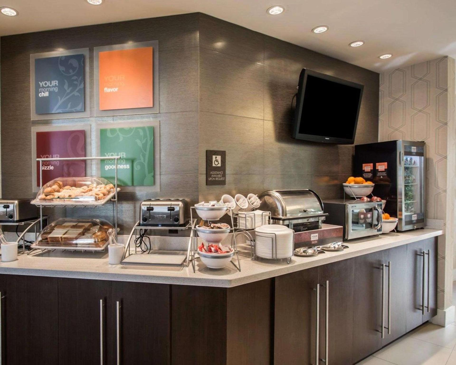 Comfort Suites Miami Airport North photo 34