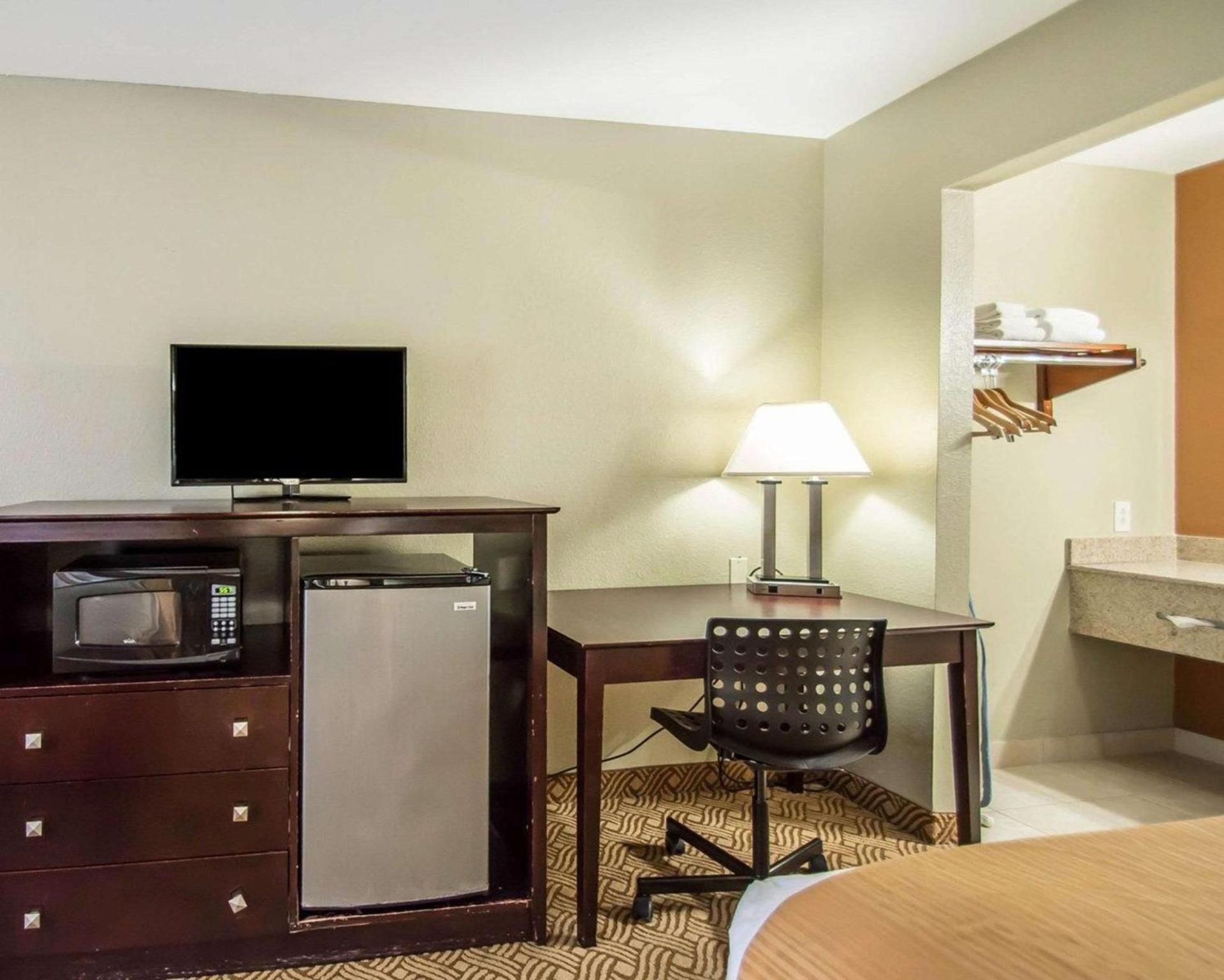 Quality Inn & Suites By the Parks photo 35