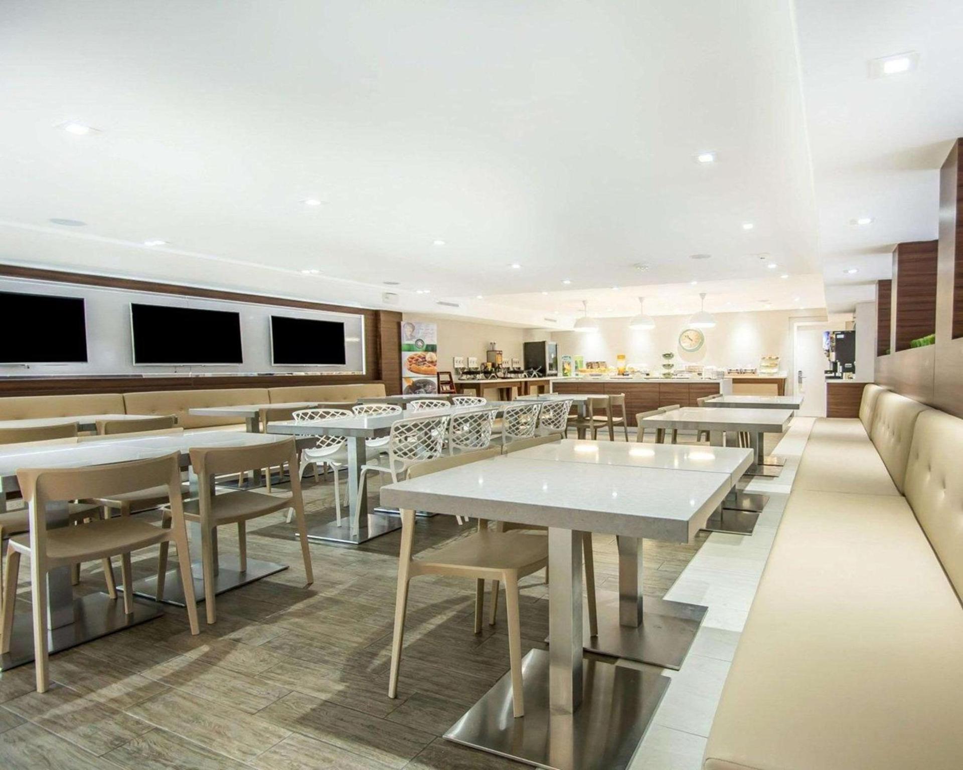 Quality Inn & Suites By the Parks photo 40