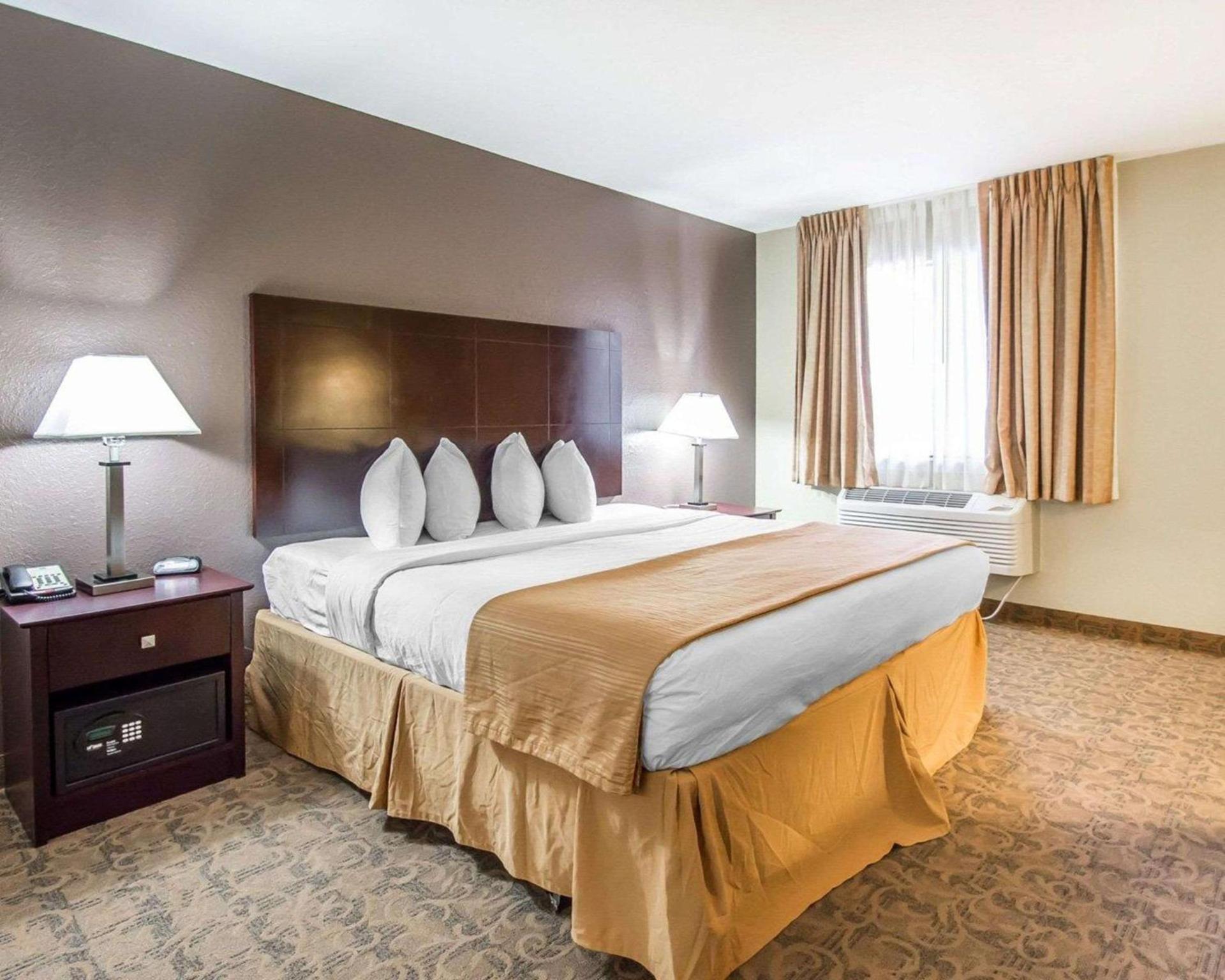 Quality Inn & Suites By the Parks photo 25