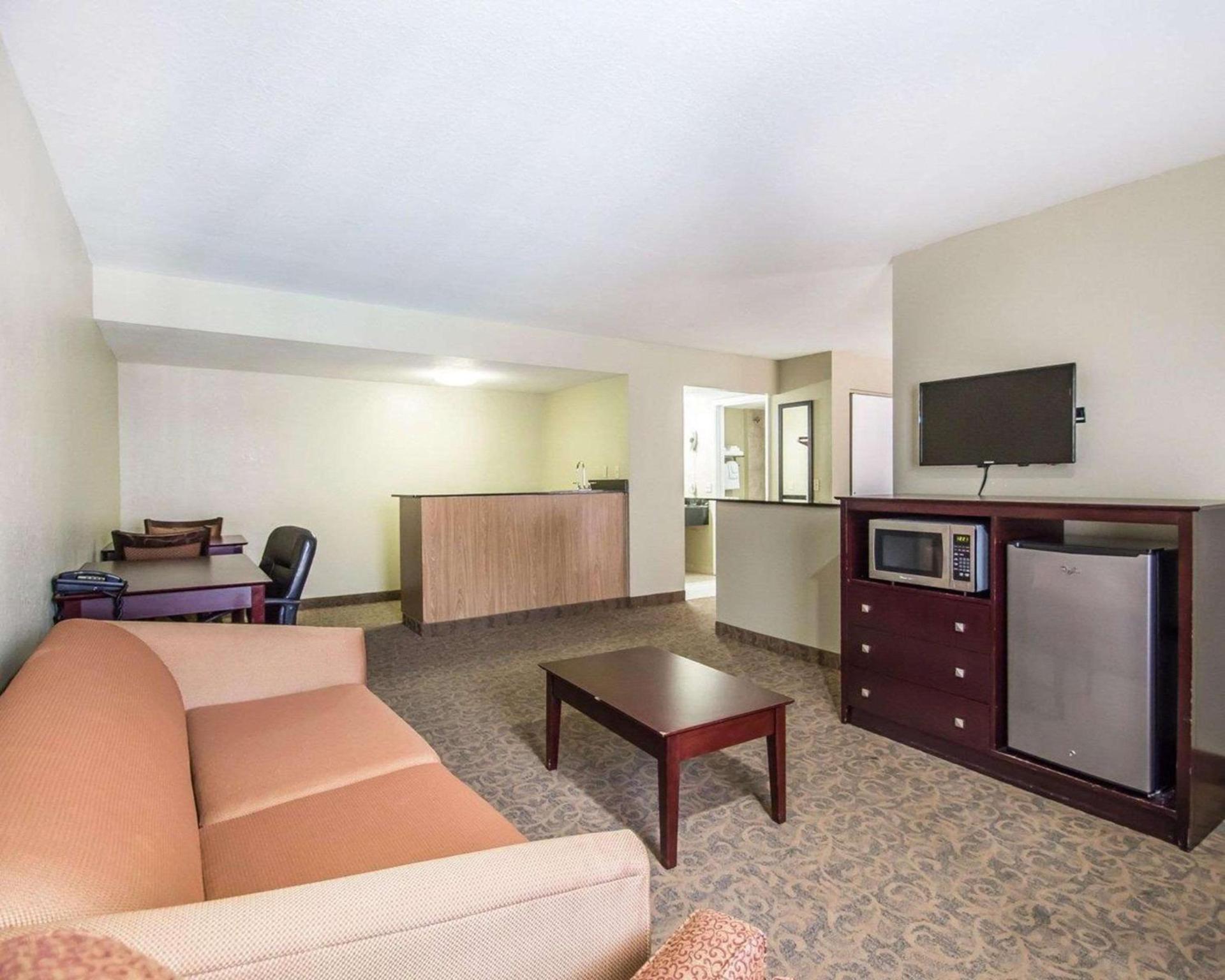 Quality Inn & Suites By the Parks photo 5